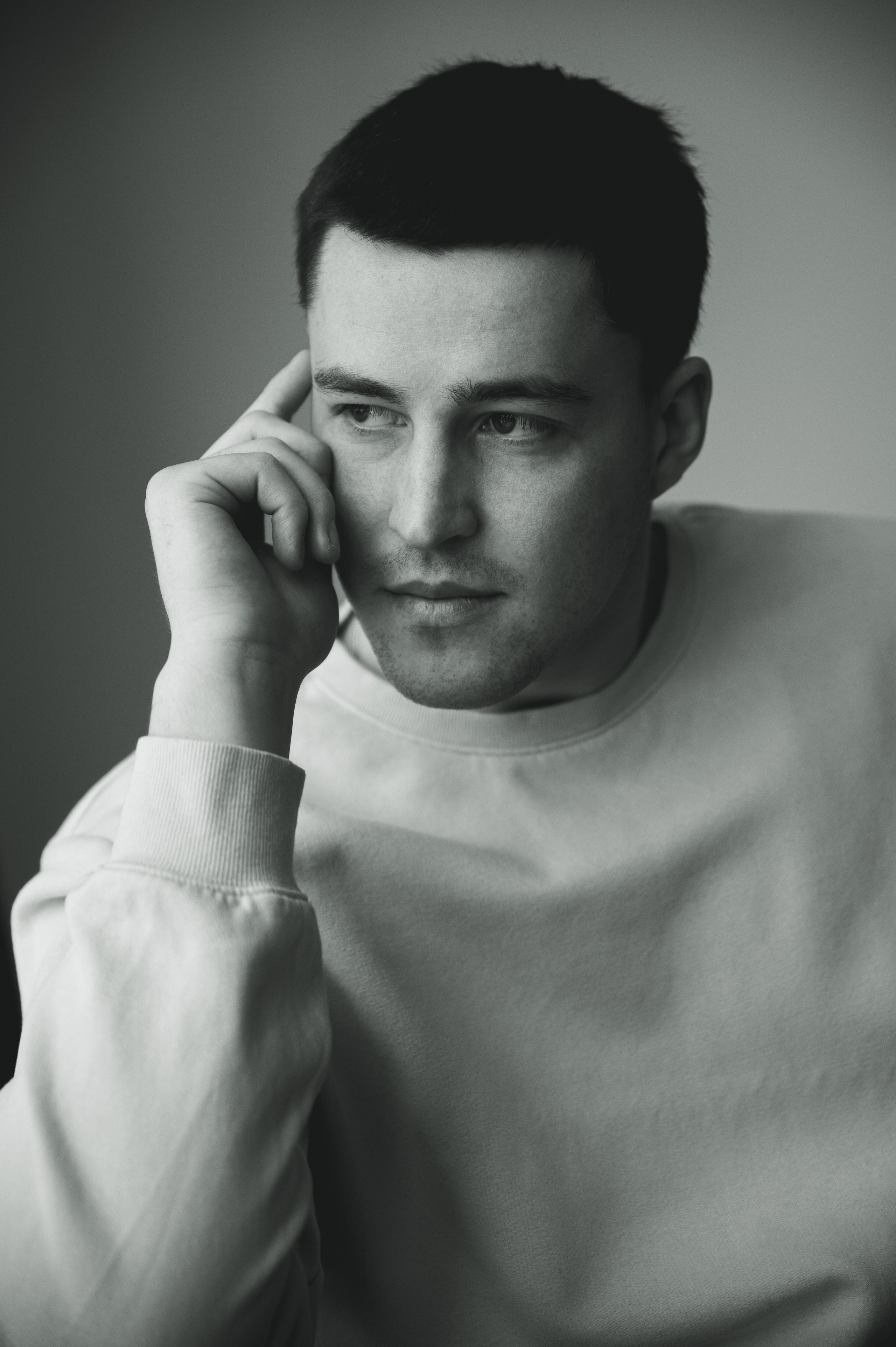 Предсвадебная лавстори в студии в Москве. Свадебный и портретный фотограф в Москве Жердев Даниил