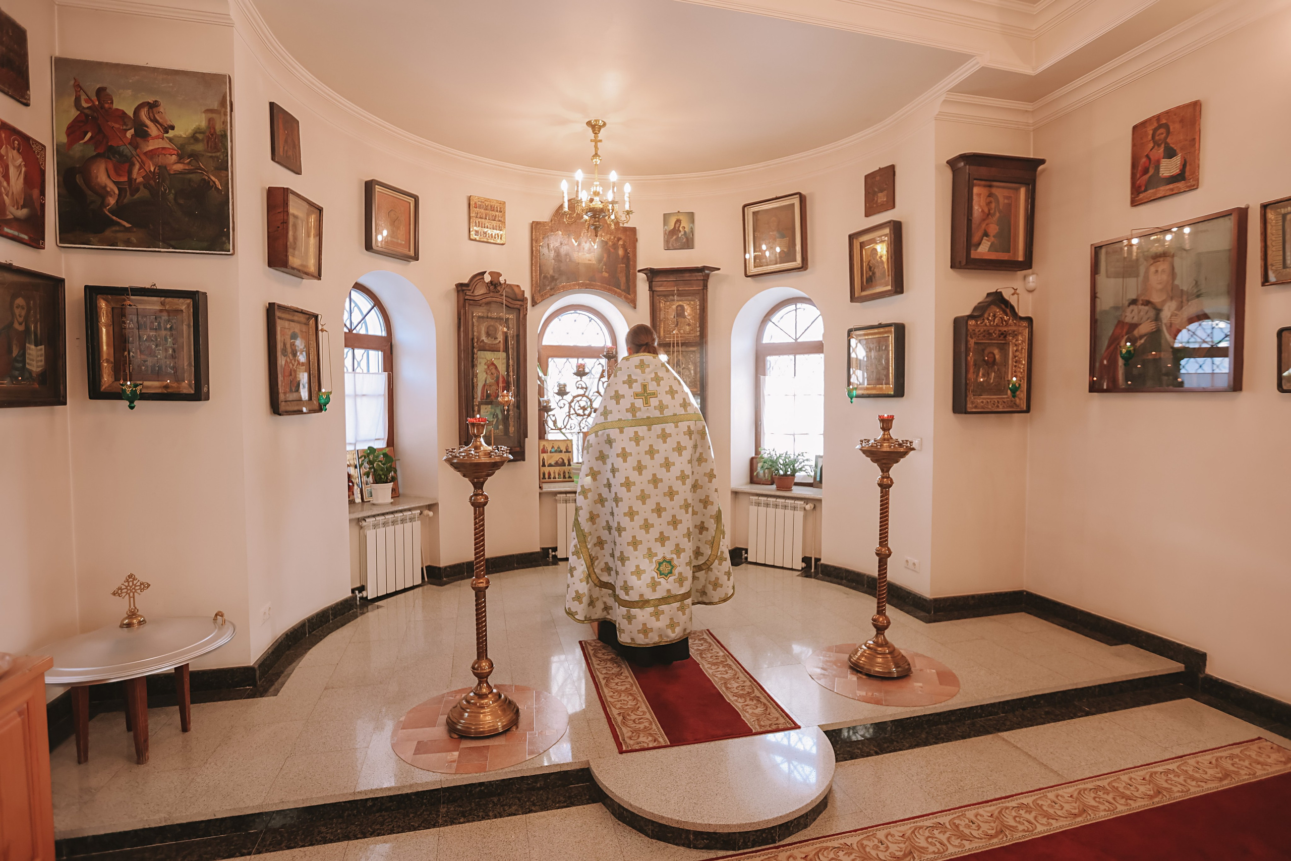 Крещение круглая церковь. Семейный фотограф Тюмень, фотограф на роды Салмина Мария