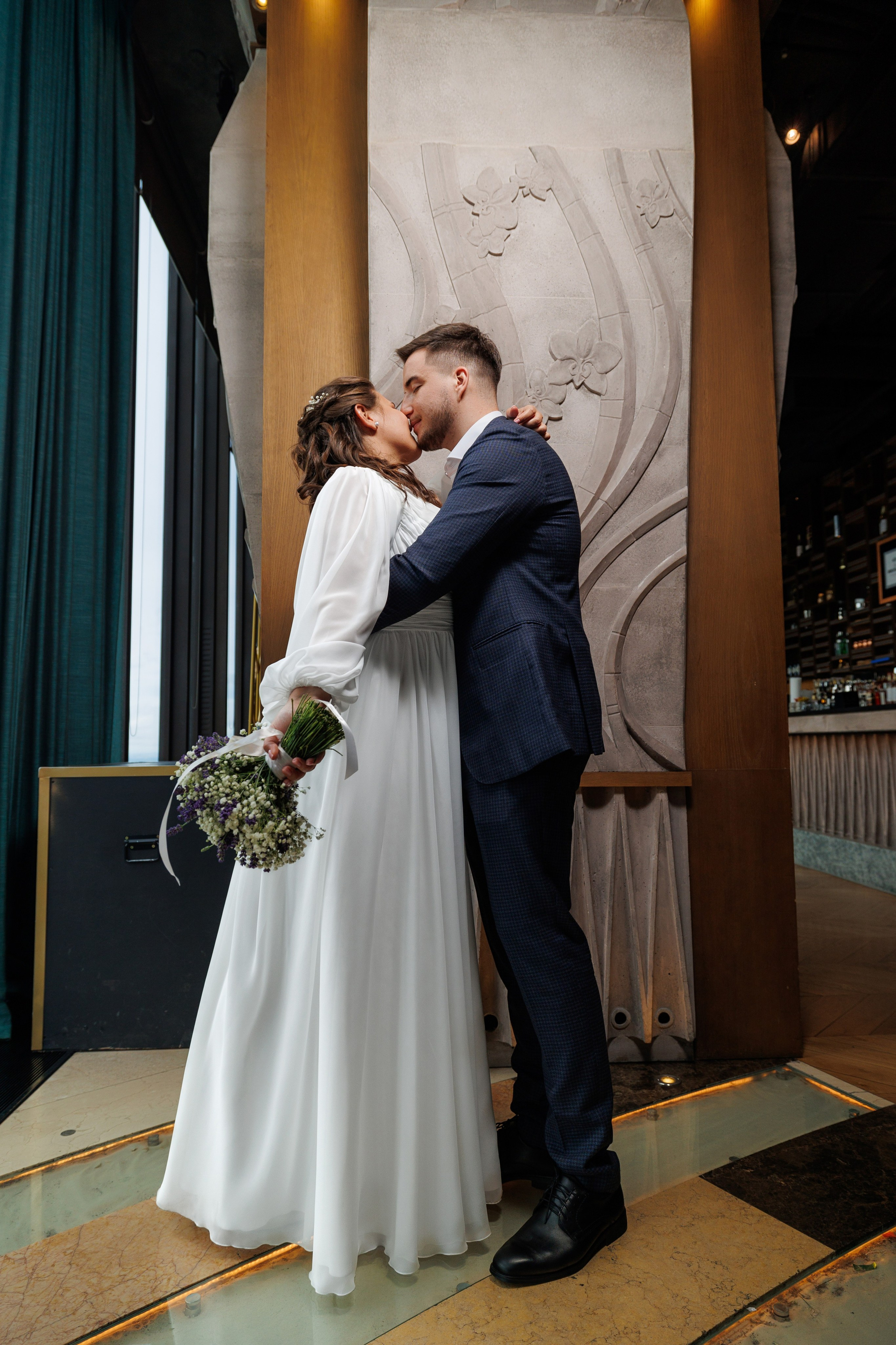 Фотограф на регистрацию в ЗАГС Москва Сити Birds Башня ОКО. Примеры фото, отзывы молодоженов и заявка на регистрацию через официальный сайт.