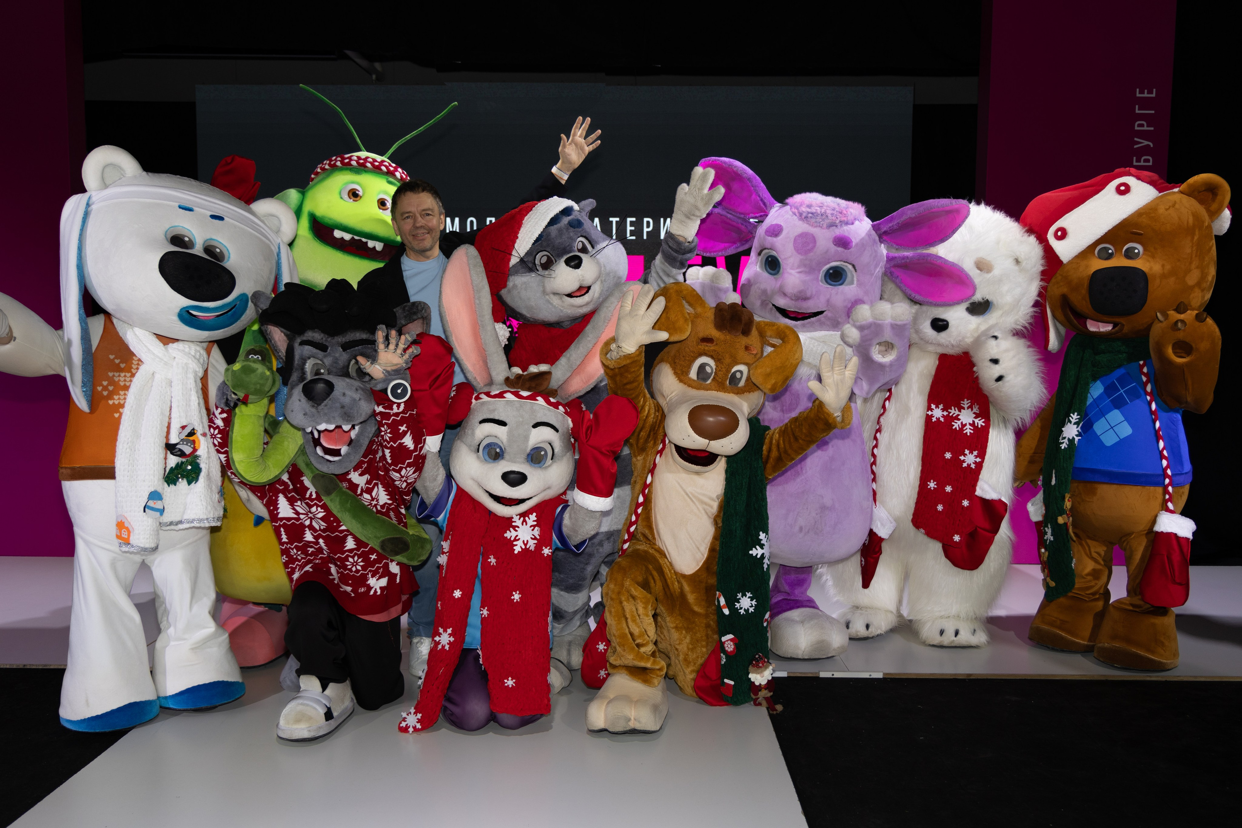 Ёлка телеканала МУЛЬТ (фотосессия ростовых кукол). Семейный и репортажный фотограф Наташа Давыдова