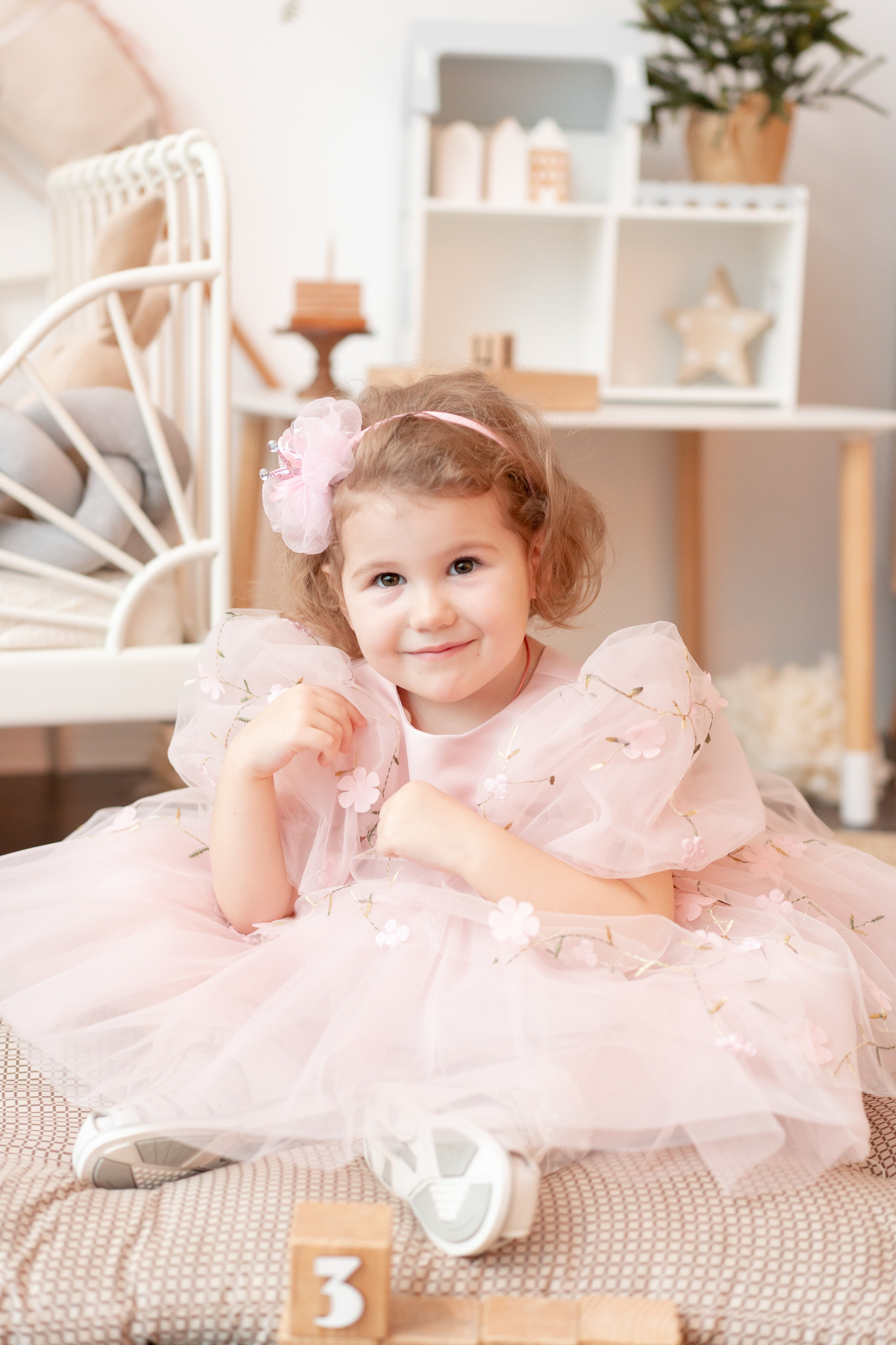 С Днём Рождения ребенка, портрет. Детская, семейная фотостудия в Санкт-Петербурге