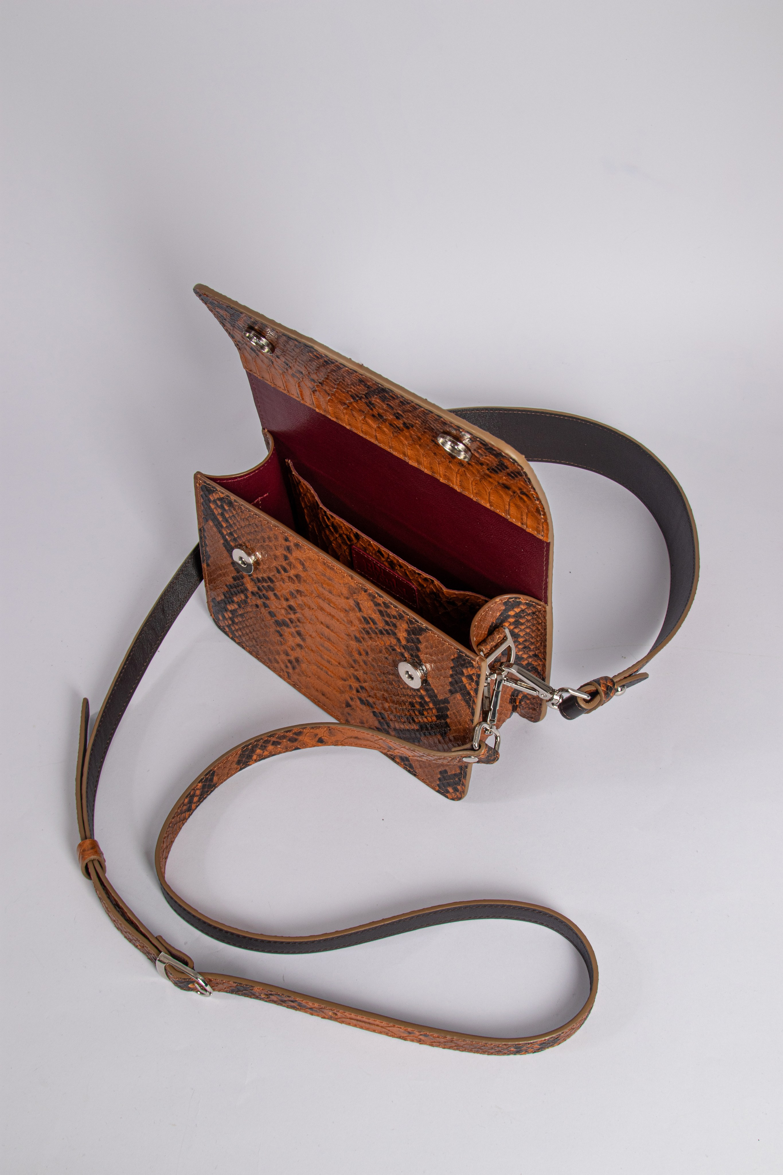 Каталог на белом фоне