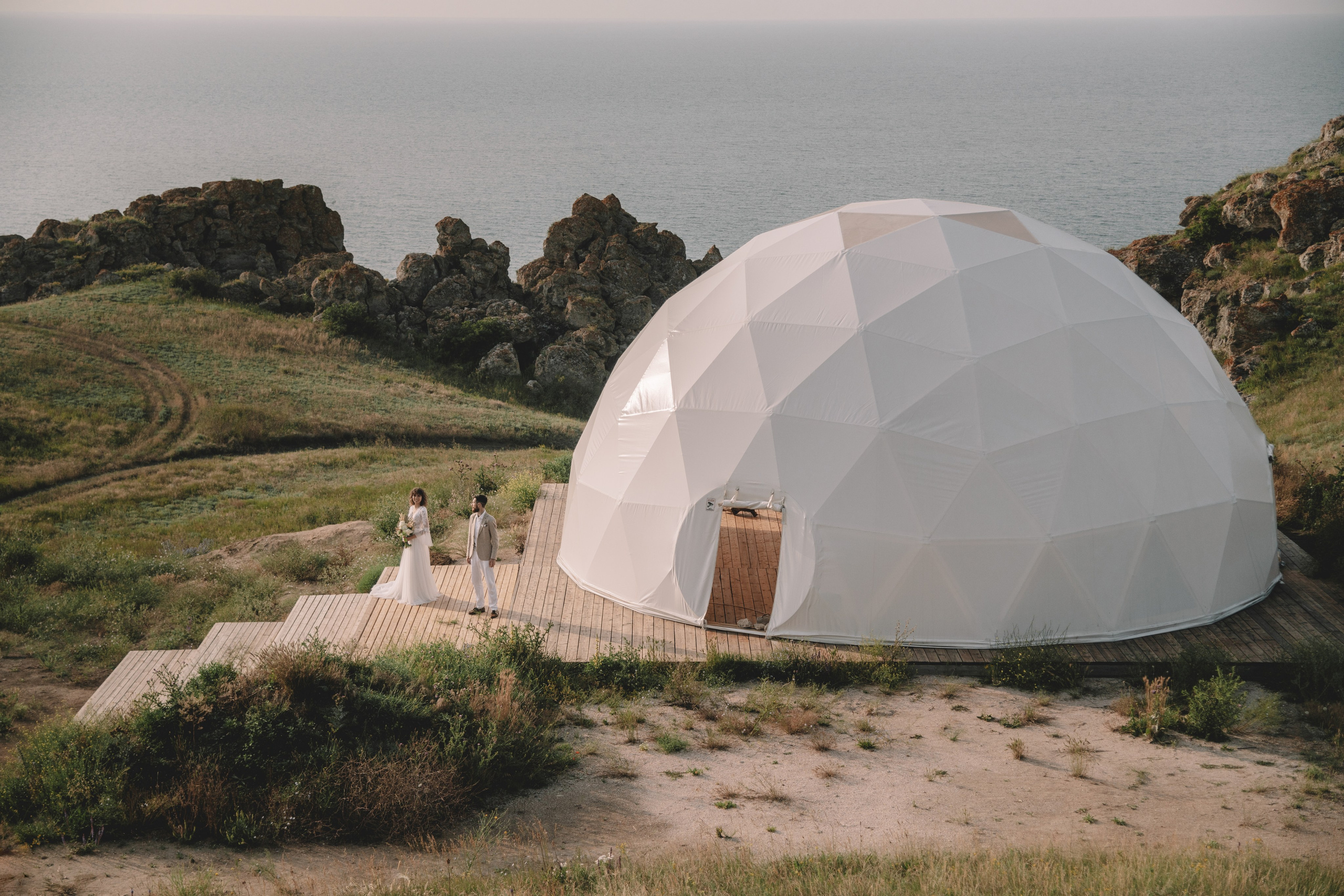 Свадебная фотосессия в Щелкино ,Бухта Космонавтов. Выездная церемония на берегу моря Крым. Свадебный и семейный фотограф и видеограф, Крым, Москва, Санкт -Петербург