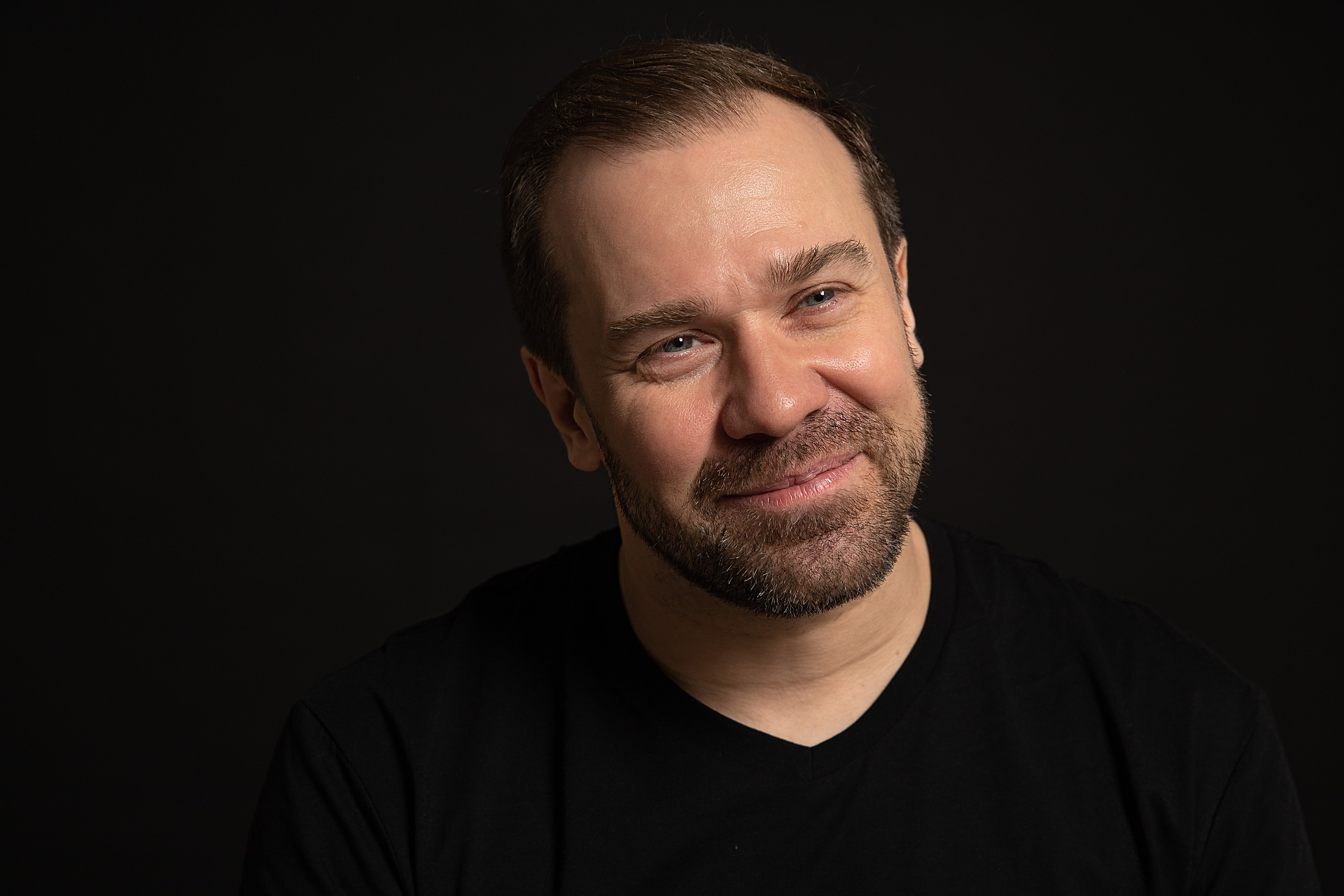 Актёрское портфолио. ФОТОГРАФ РАДОСТИ Фотосессия в студии СПб. Портретный фотограф — Юрий Торлопов