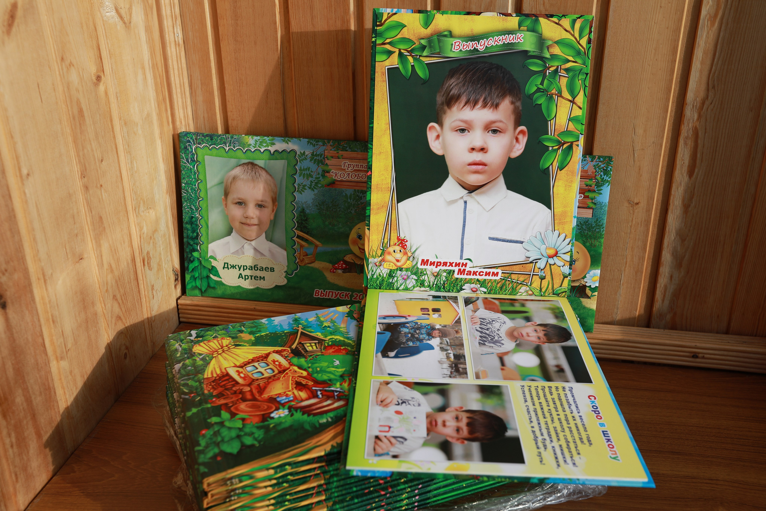 Готовые выпускные альбомы. Medlori fotobook Выпускные альбомы в Липецке Лариса Медведева