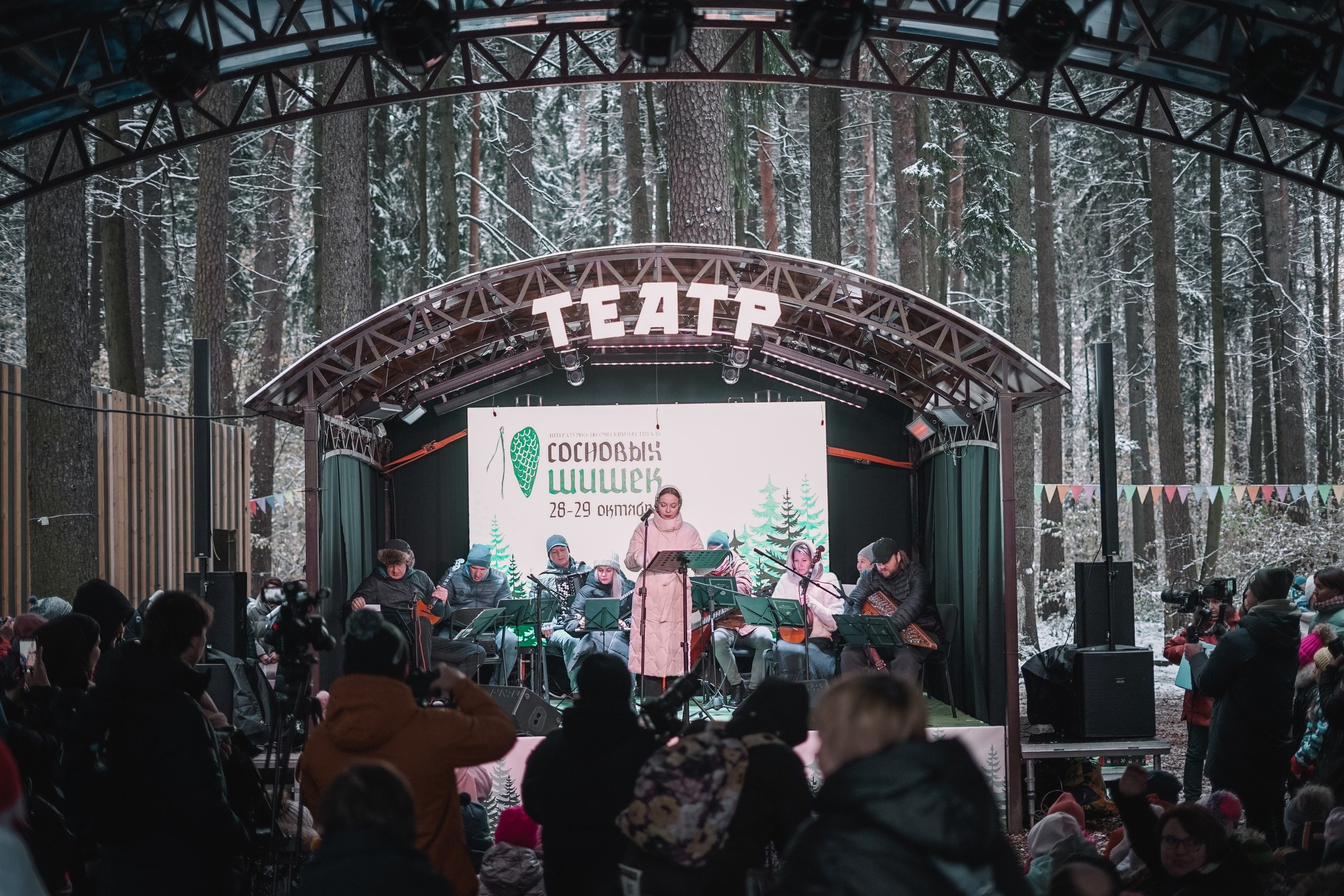 10 сосновых шишек. Kirillova Studio — мастерская декора и событий Юли Кирилловой