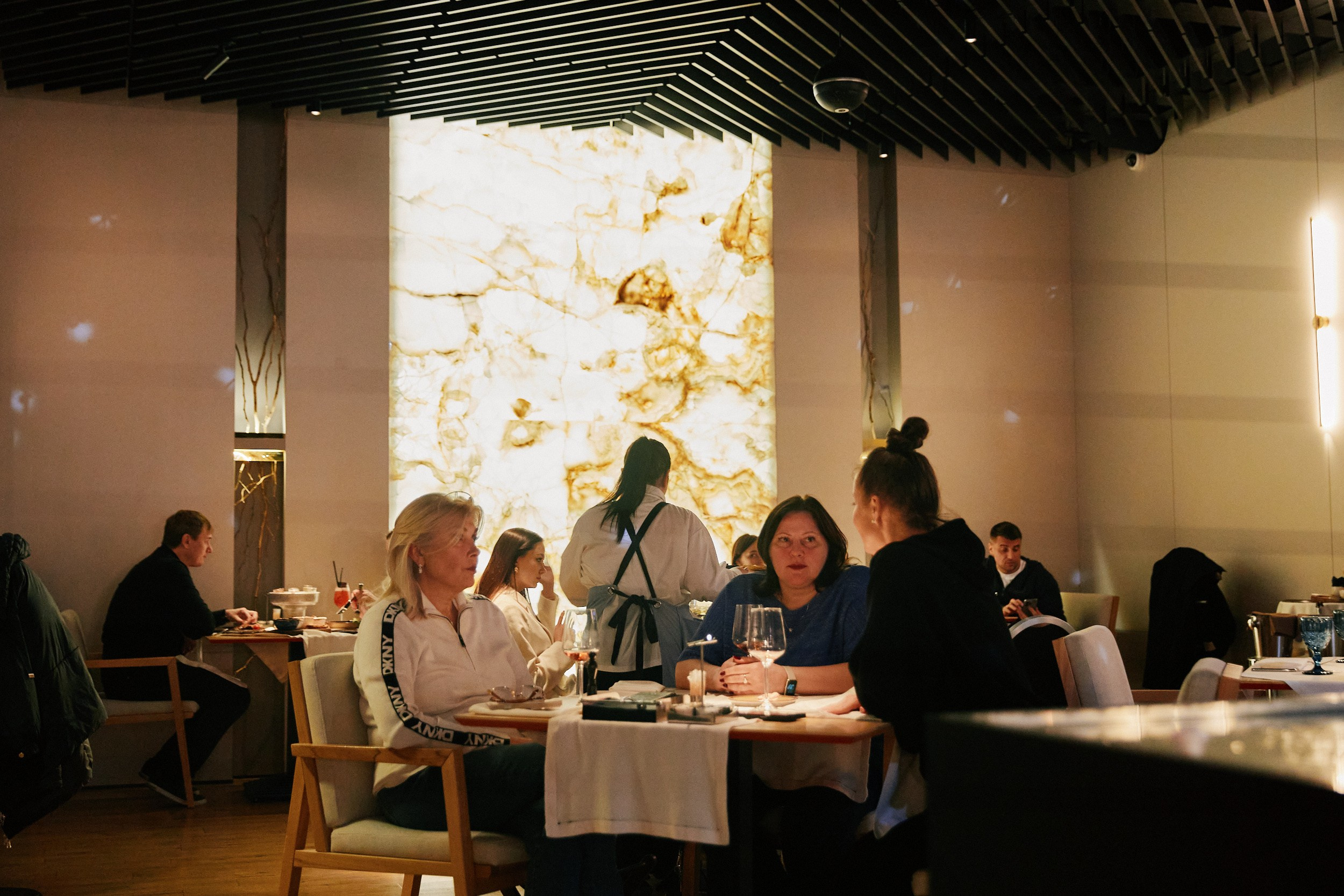 Винный вечер в Мясо&Рыба Marriott 8.03. Свадебный репортажный фотограф краснодар максим дремов дрёмов фотосессия студия цена