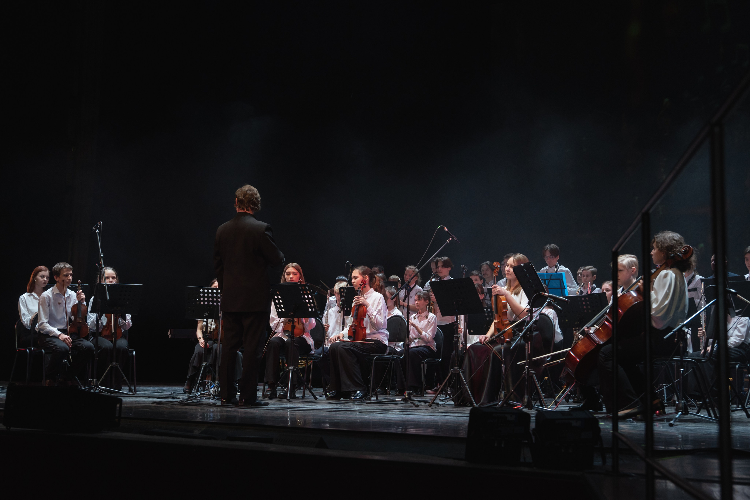 Музыкальный театр. Занимаюсь профессиональной фотографией и живу рядом с Байкалом. Работаю в разных жанрах