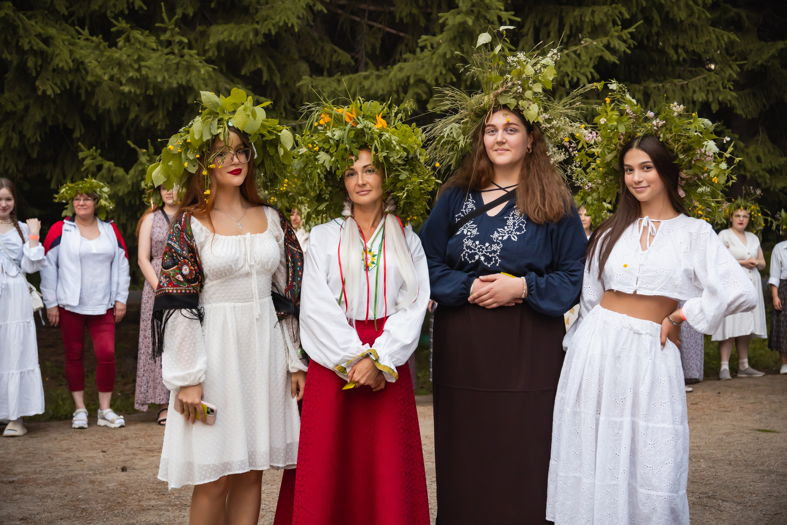 Белорусское Купалье. Занимаюсь профессиональной фотографией и живу рядом с Байкалом. Работаю в разных жанрах