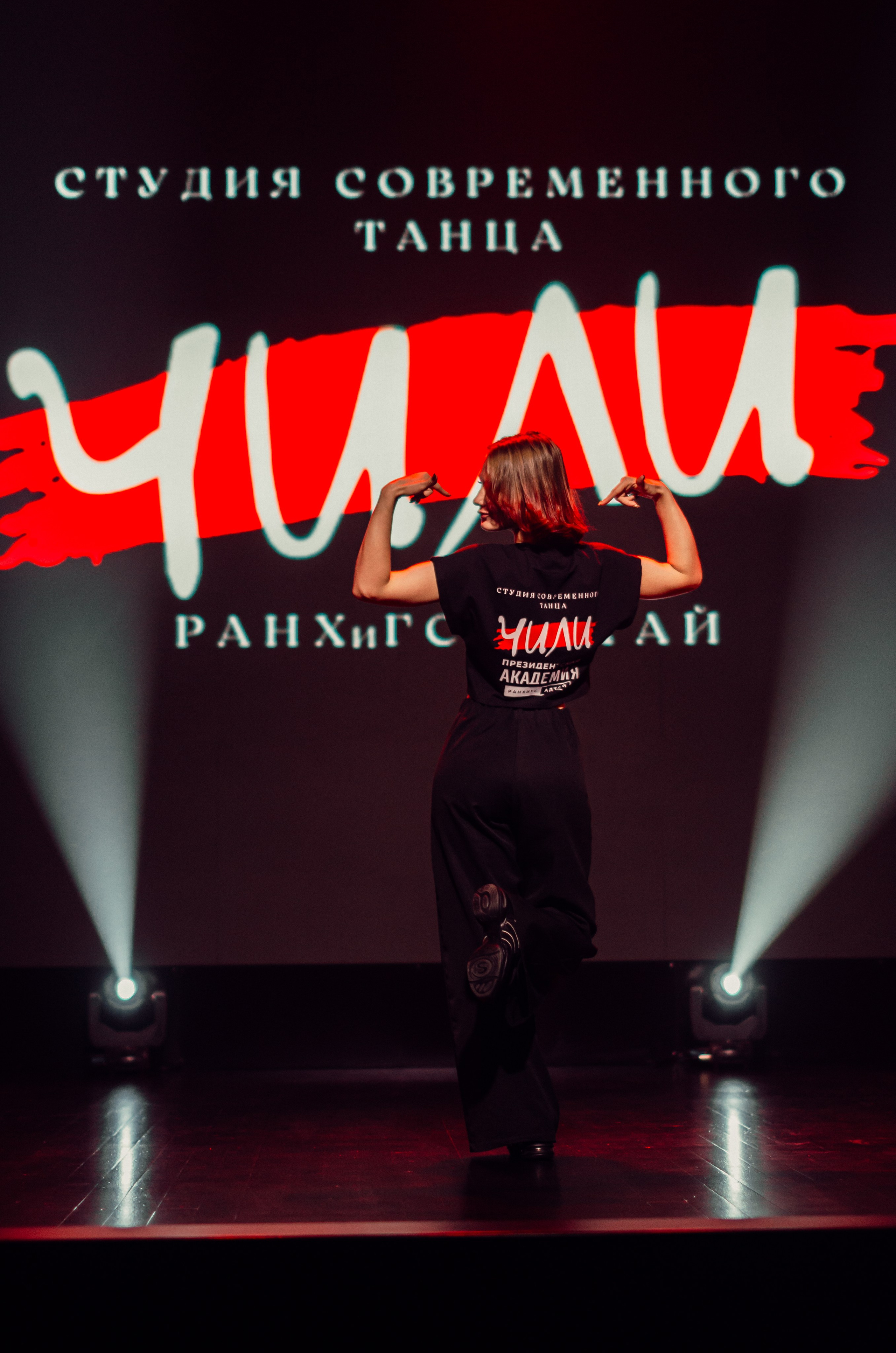 Групповая фотосъемка танцевального коллектива. Денисова Аля — фотограф для парных съемок и индивидуальных историй в Барнауле