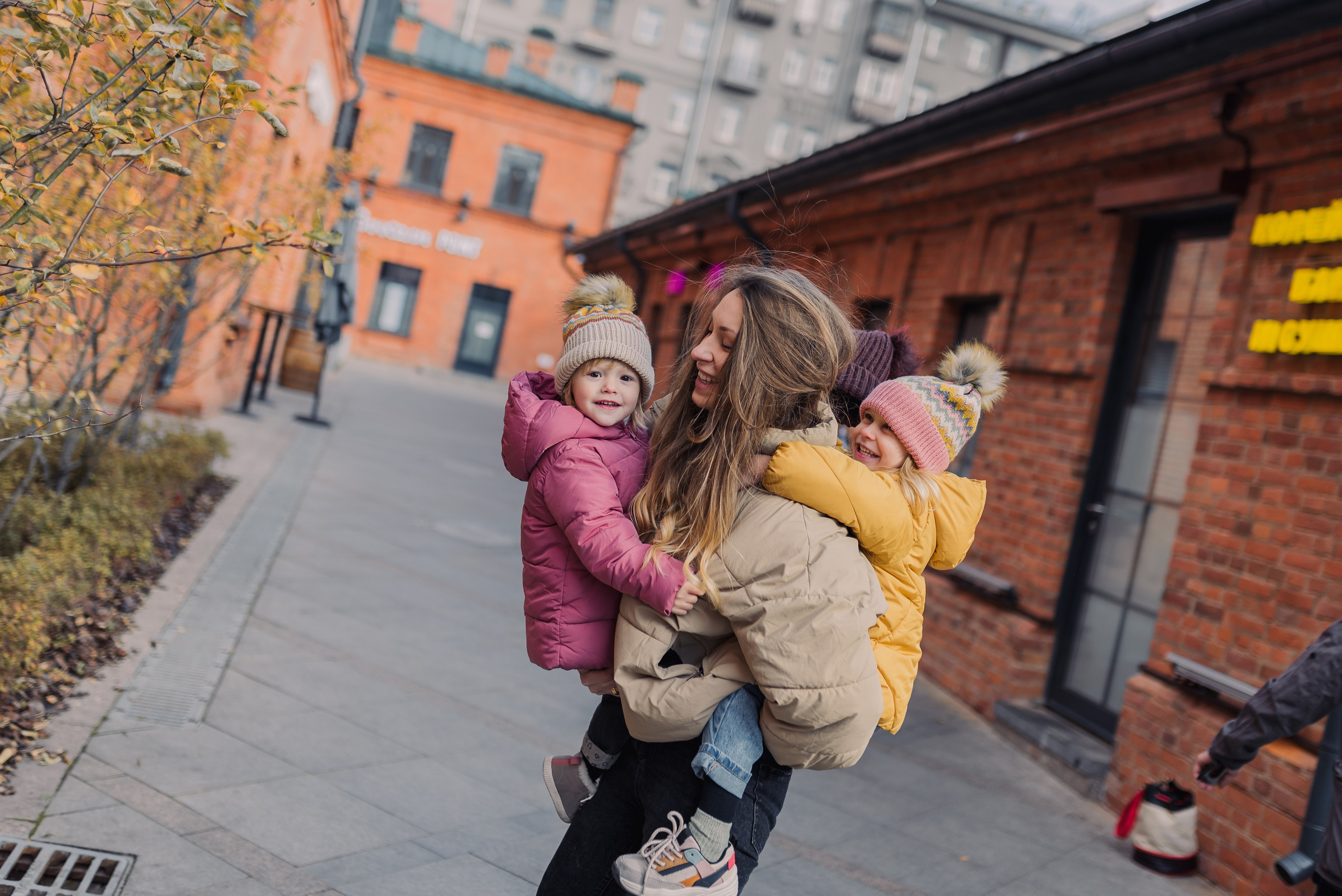 Прогулочная фотосессия в городе в стиле Lifestyle. Контент-фотограф в Москве Хныкина Лена