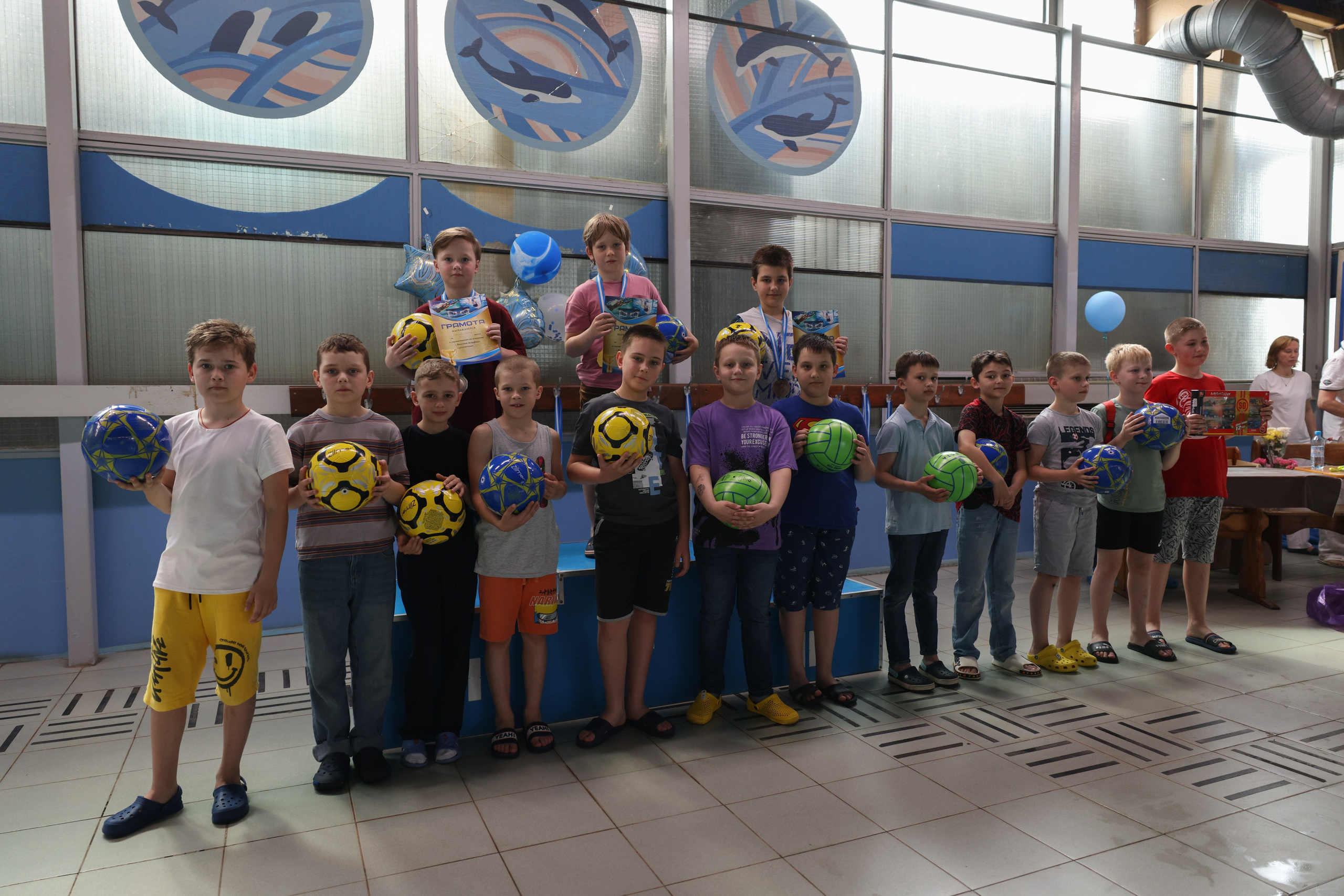 Веселый дельфин. Плавание. Дети 8-9 лет. Фотограф Александр Заломаев