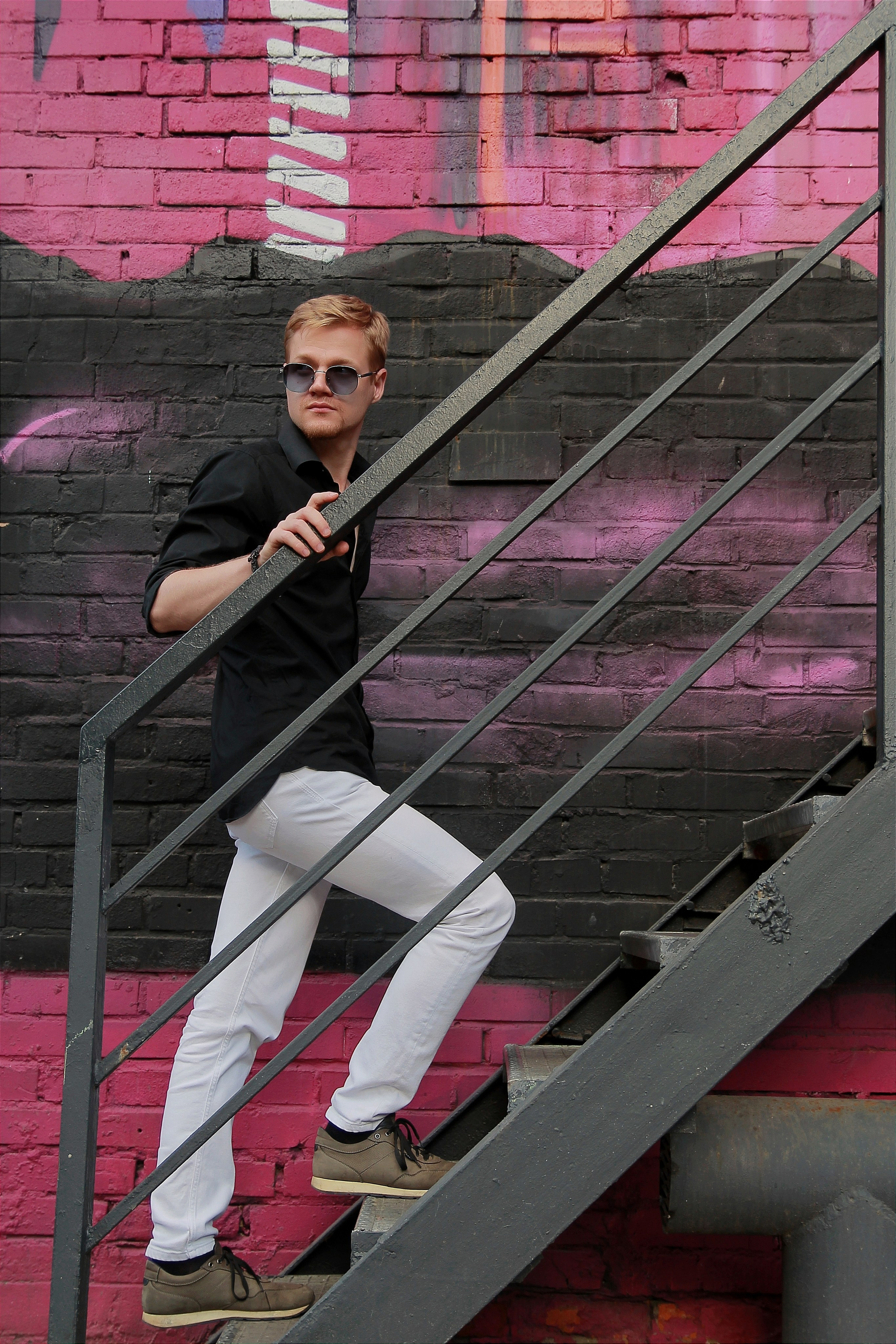 Мужской портрет. Контакты