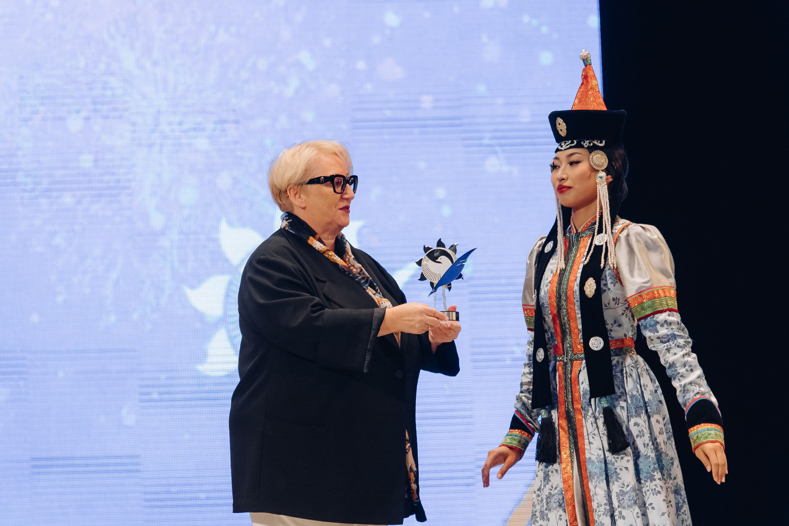 Лучший учитель родного языка и литературы 2025. Свадебный и семейный фотограф в Улан-Удэ