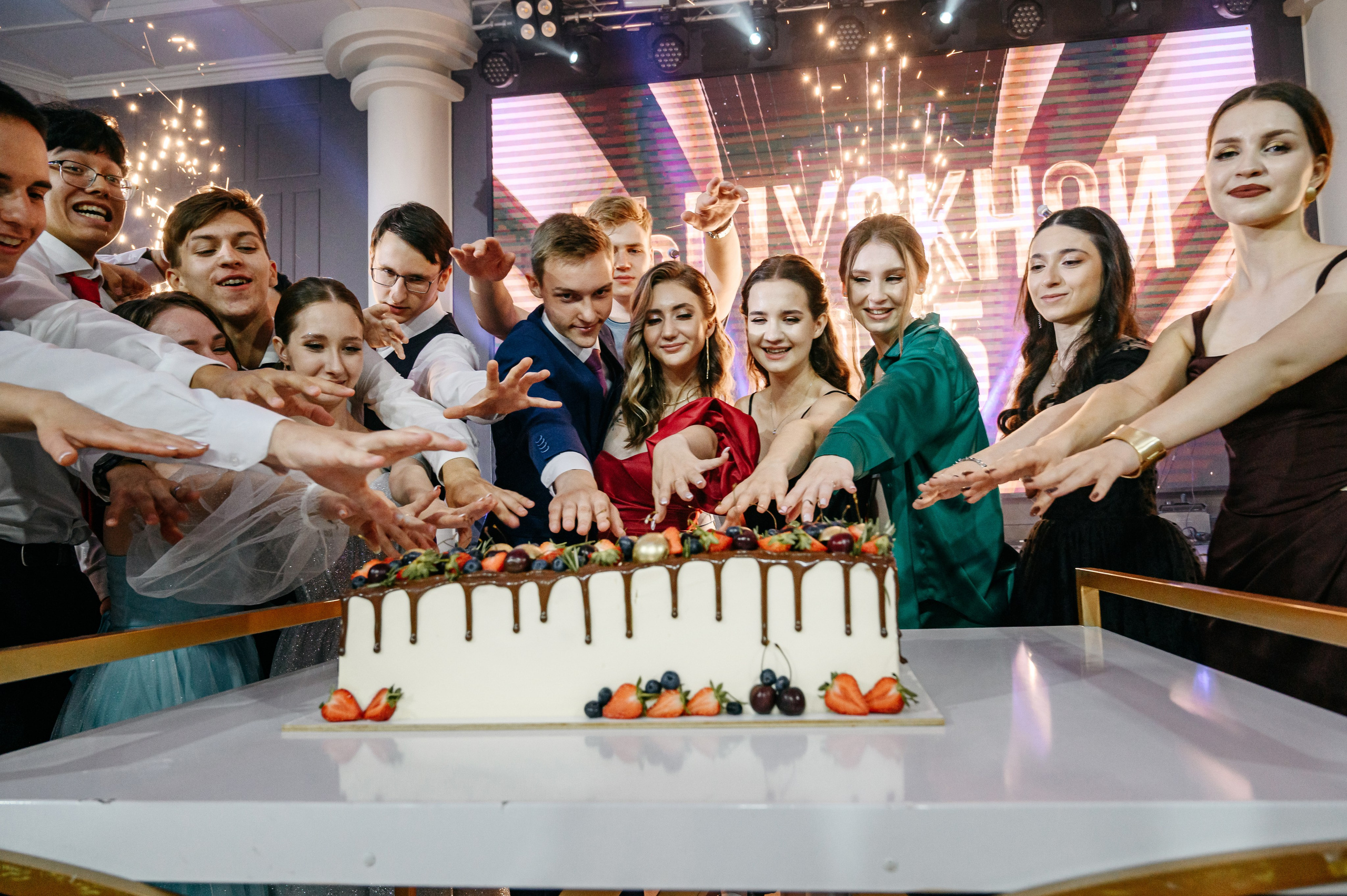Выпускной. Школа № 54. Кедр Холл. Фотограф Владивосток. Игорь Кирсанов