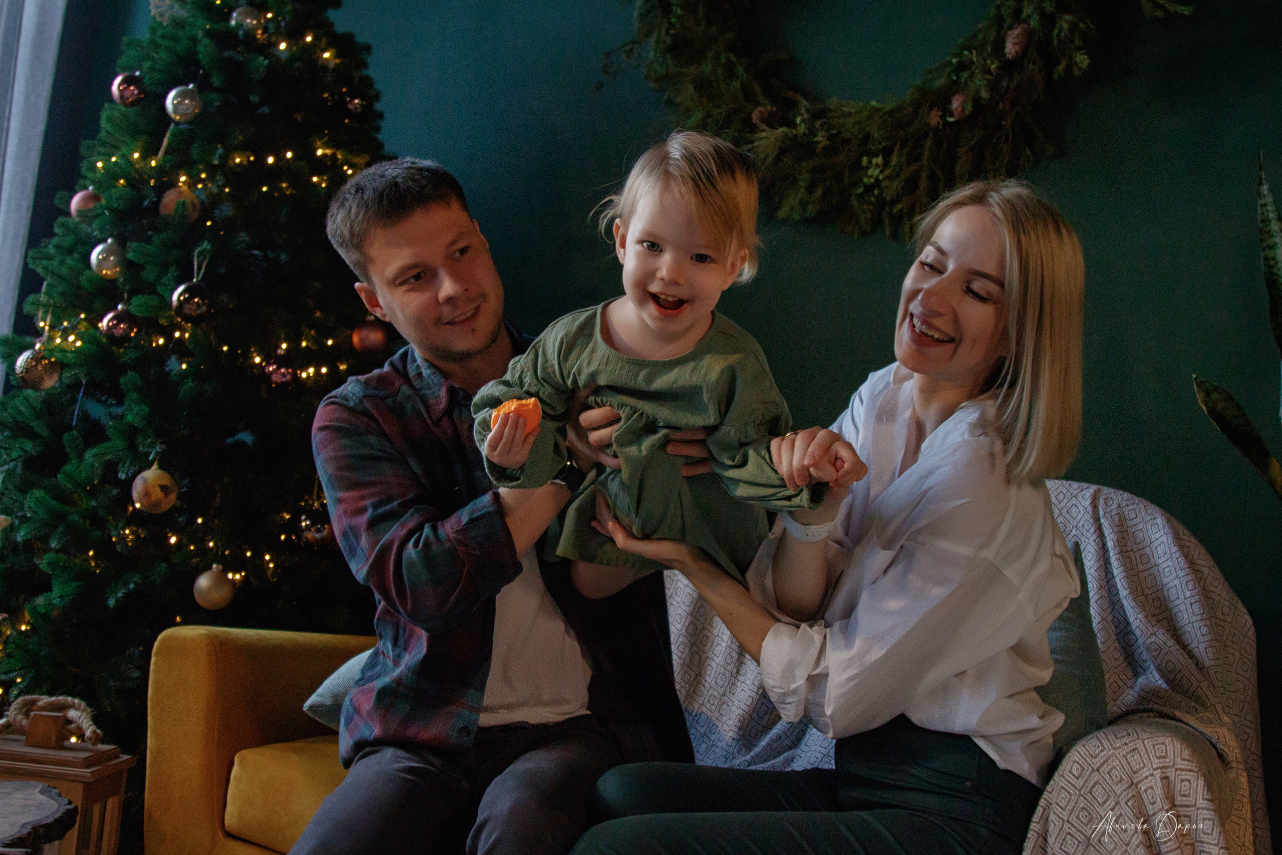 Алисе 2 года. Фотограф Авилова Дарья ● Тюмень● Съемка больших семей ●Архив поколений