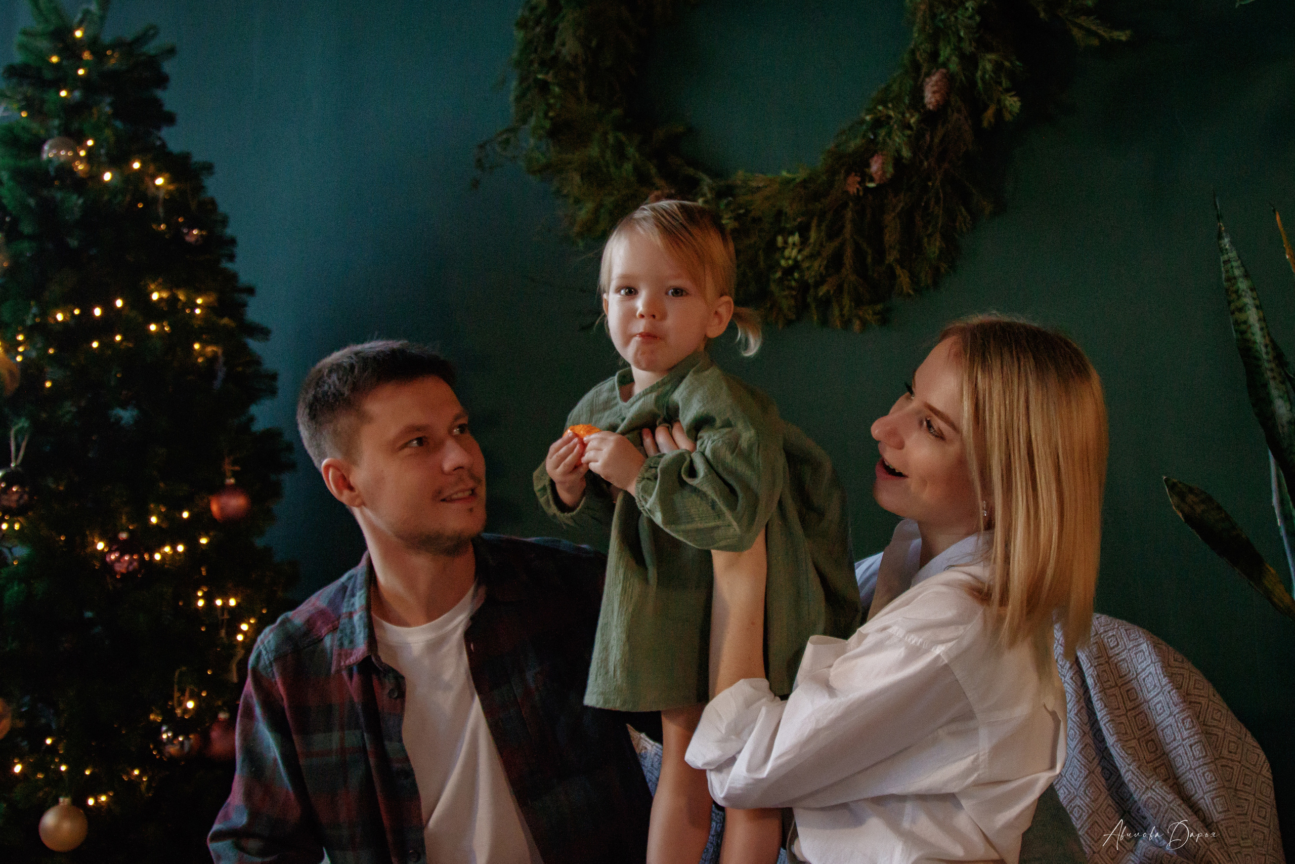 Алисе 2 года. Фотограф Авилова Дарья ● Тюмень● Съемка больших семей ●Архив поколений