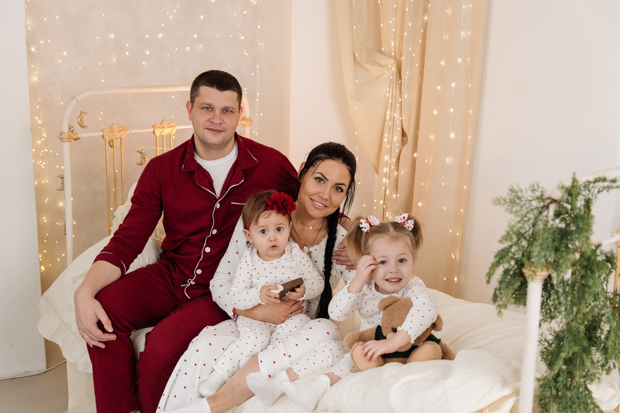 Каролина и Регина с родителями. Фотограф в Красноярске. Юлия Чаушанская