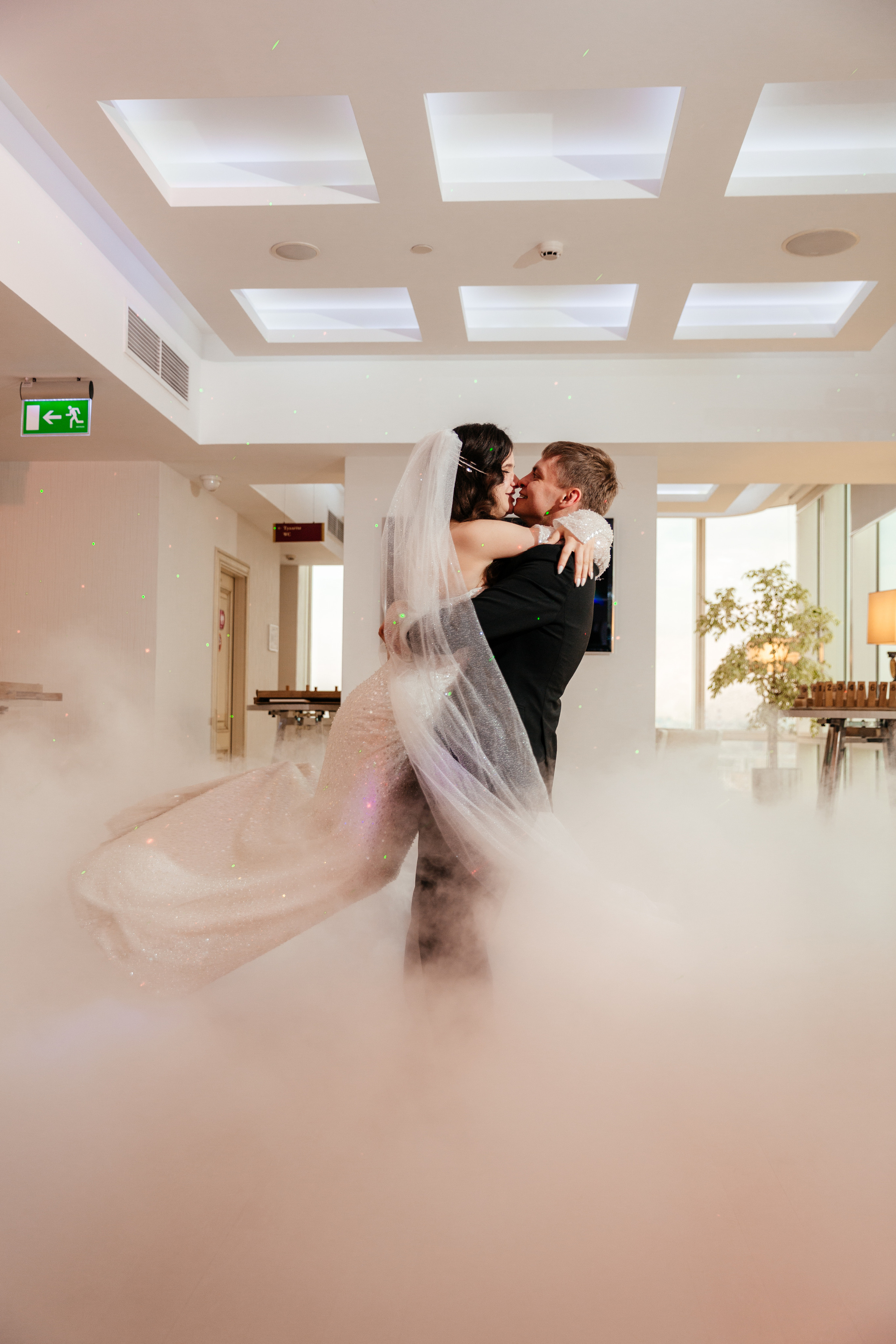 Антон и Елена | Crowne Plaza Moscow. Свадебный фотограф Ангелина Зотова | Обнинск, Москва, Калуга