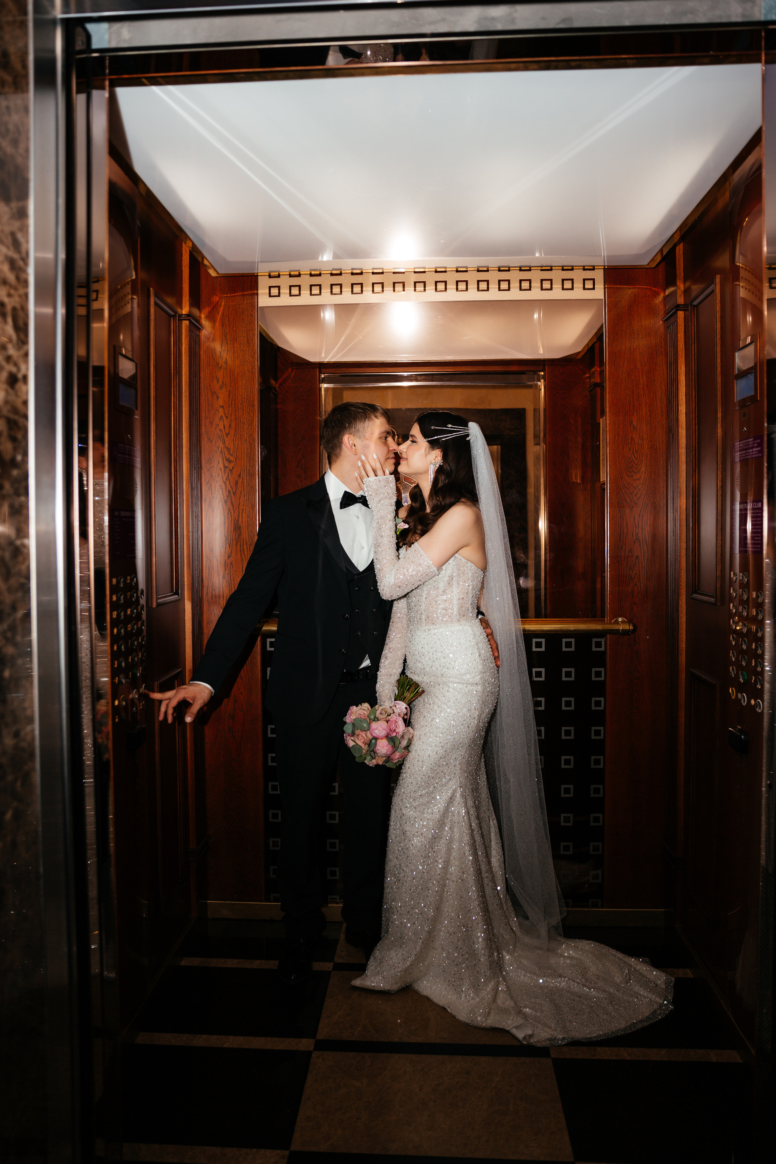 Антон и Елена | Crowne Plaza Moscow. Свадебный фотограф Ангелина Зотова | Обнинск, Москва, Калуга