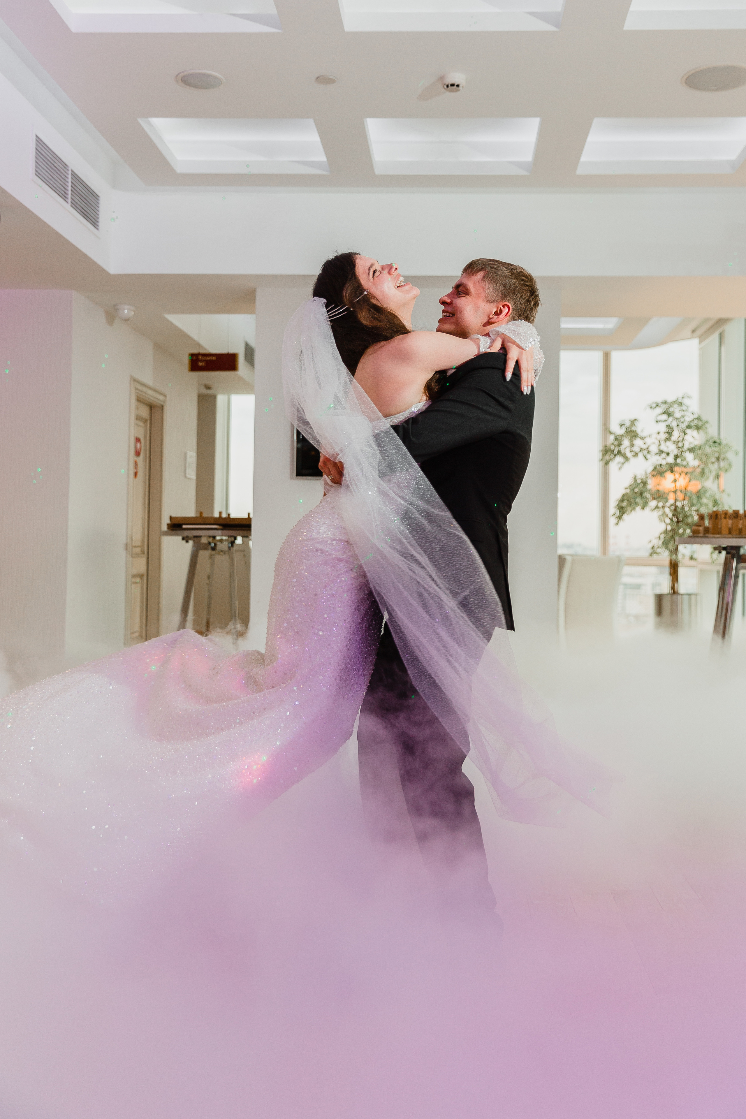 Антон и Елена | Crowne Plaza Moscow. Свадебный фотограф Ангелина Зотова | Обнинск, Москва, Калуга