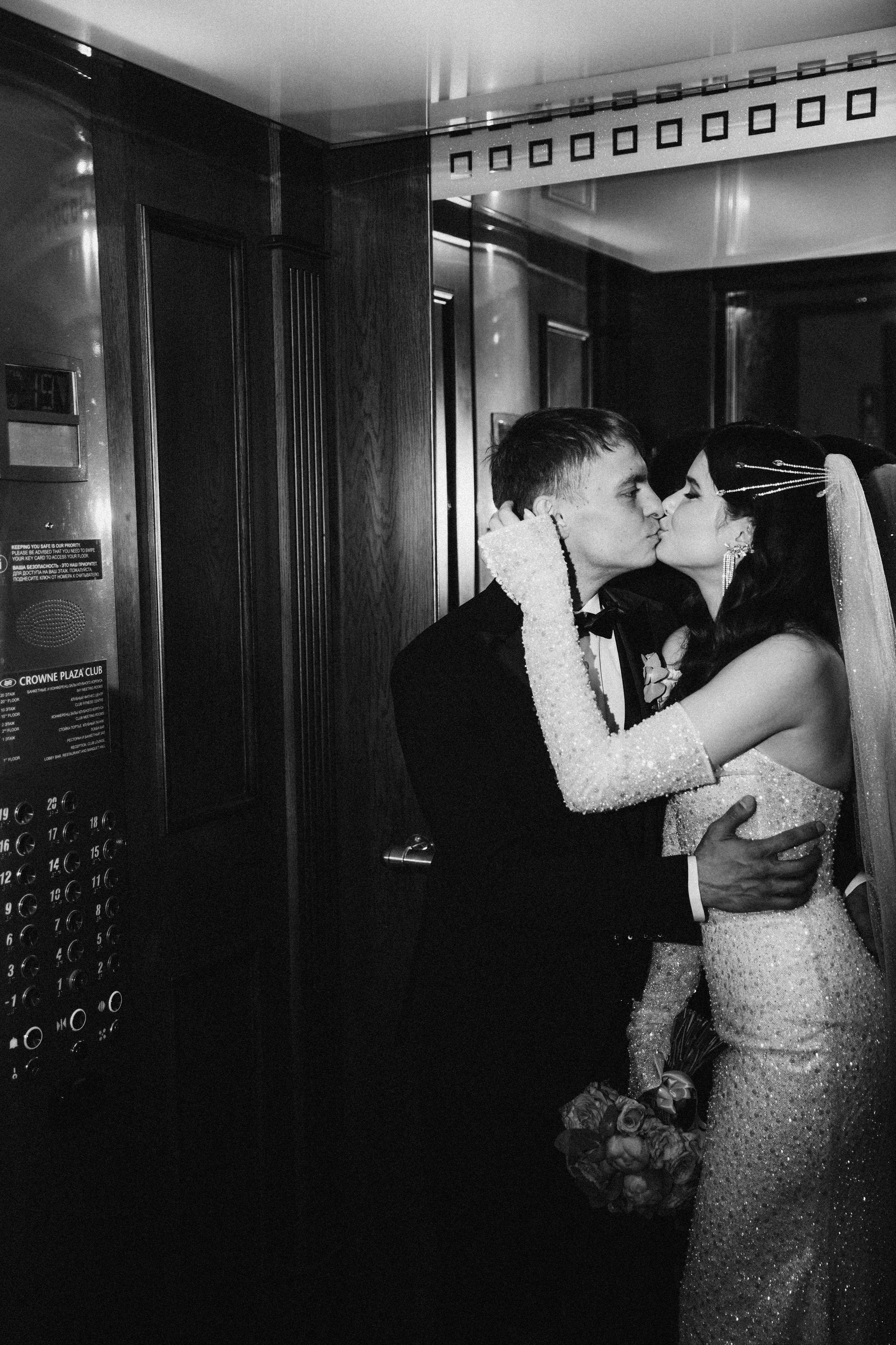 Антон и Елена | Crowne Plaza Moscow. Свадебный фотограф Ангелина Зотова | Обнинск, Москва, Калуга