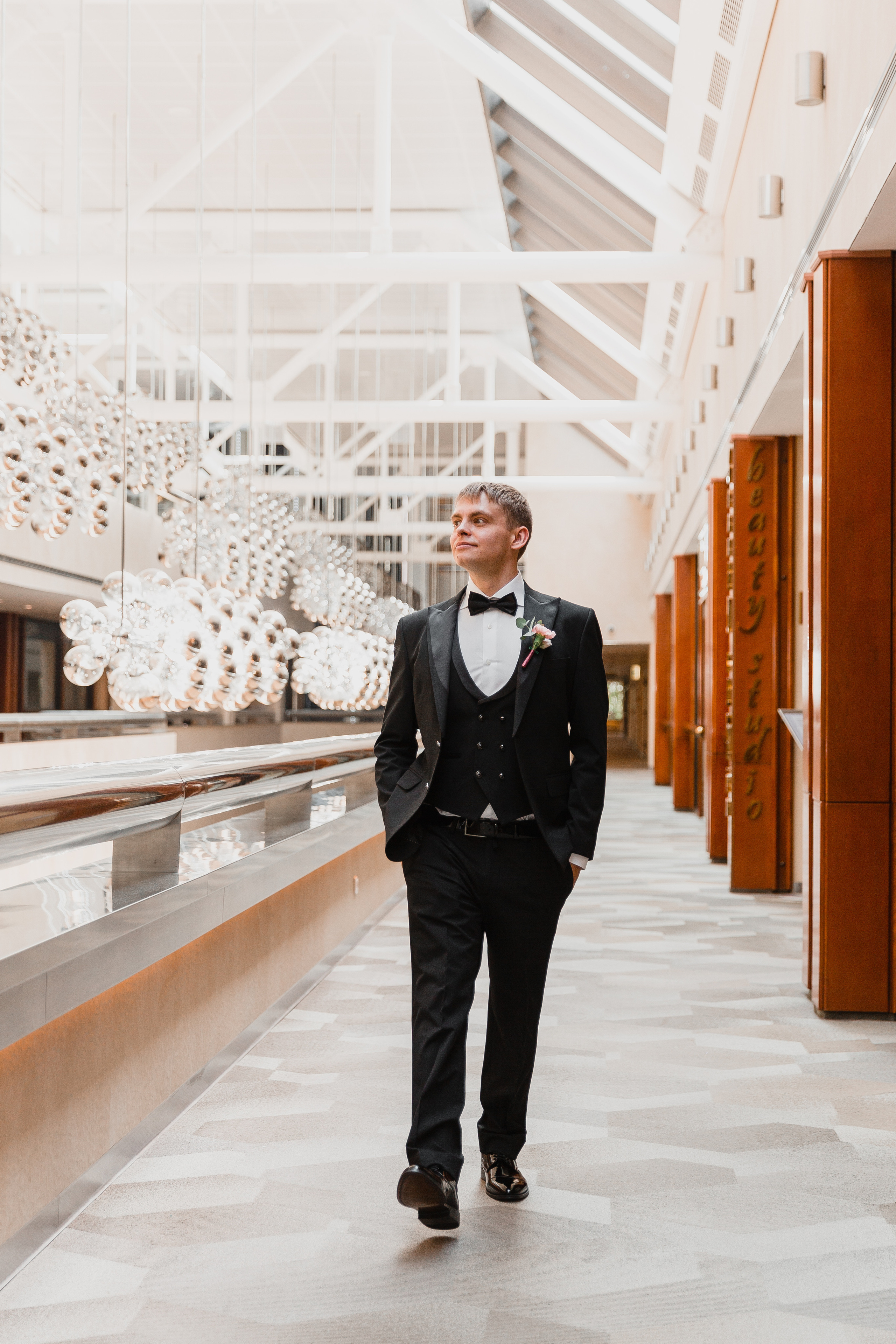 Антон и Елена | Crowne Plaza Moscow. Свадебный фотограф Ангелина Зотова | Обнинск, Москва, Калуга