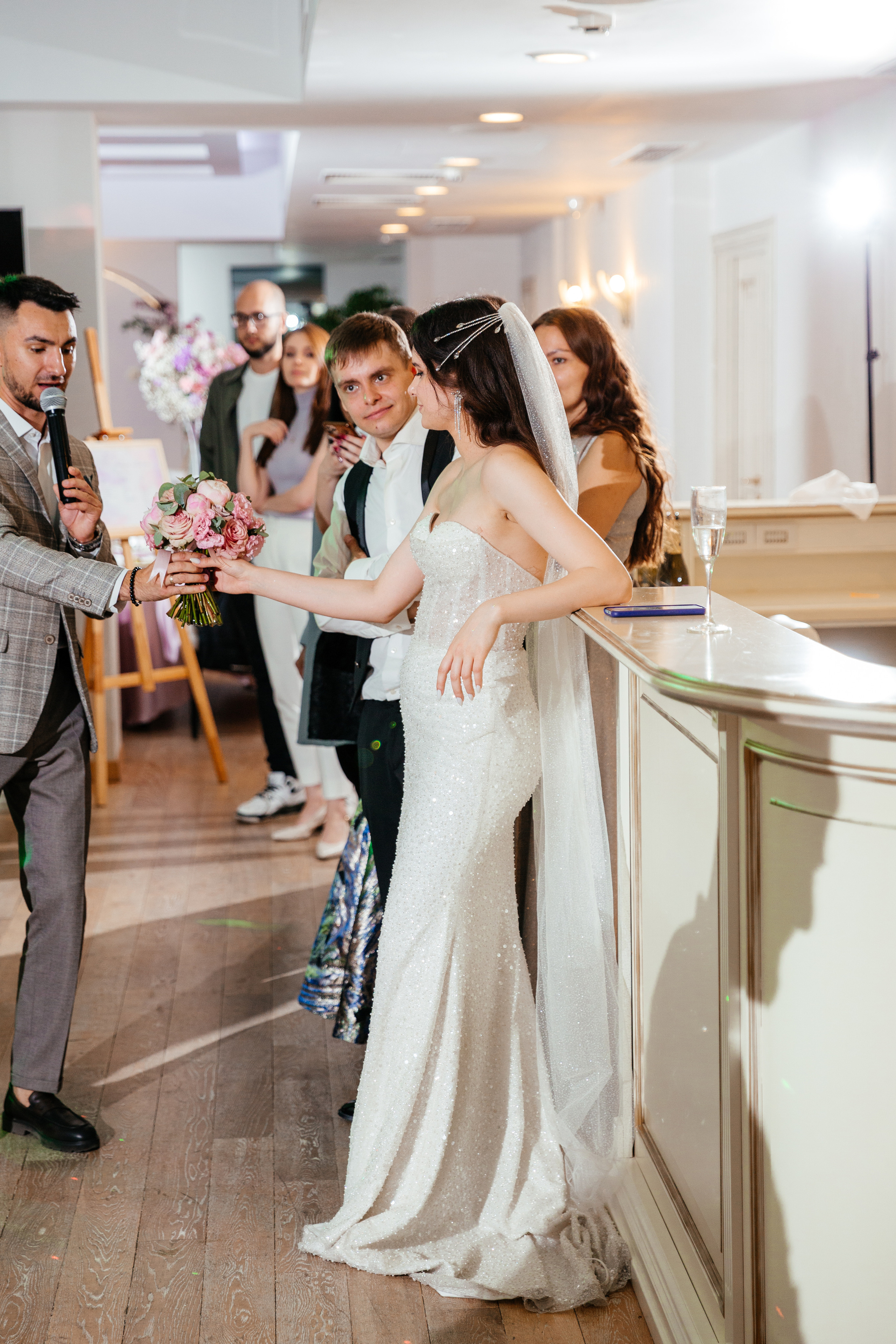 Антон и Елена | Crowne Plaza Moscow. Свадебный фотограф Ангелина Зотова | Обнинск, Москва, Калуга