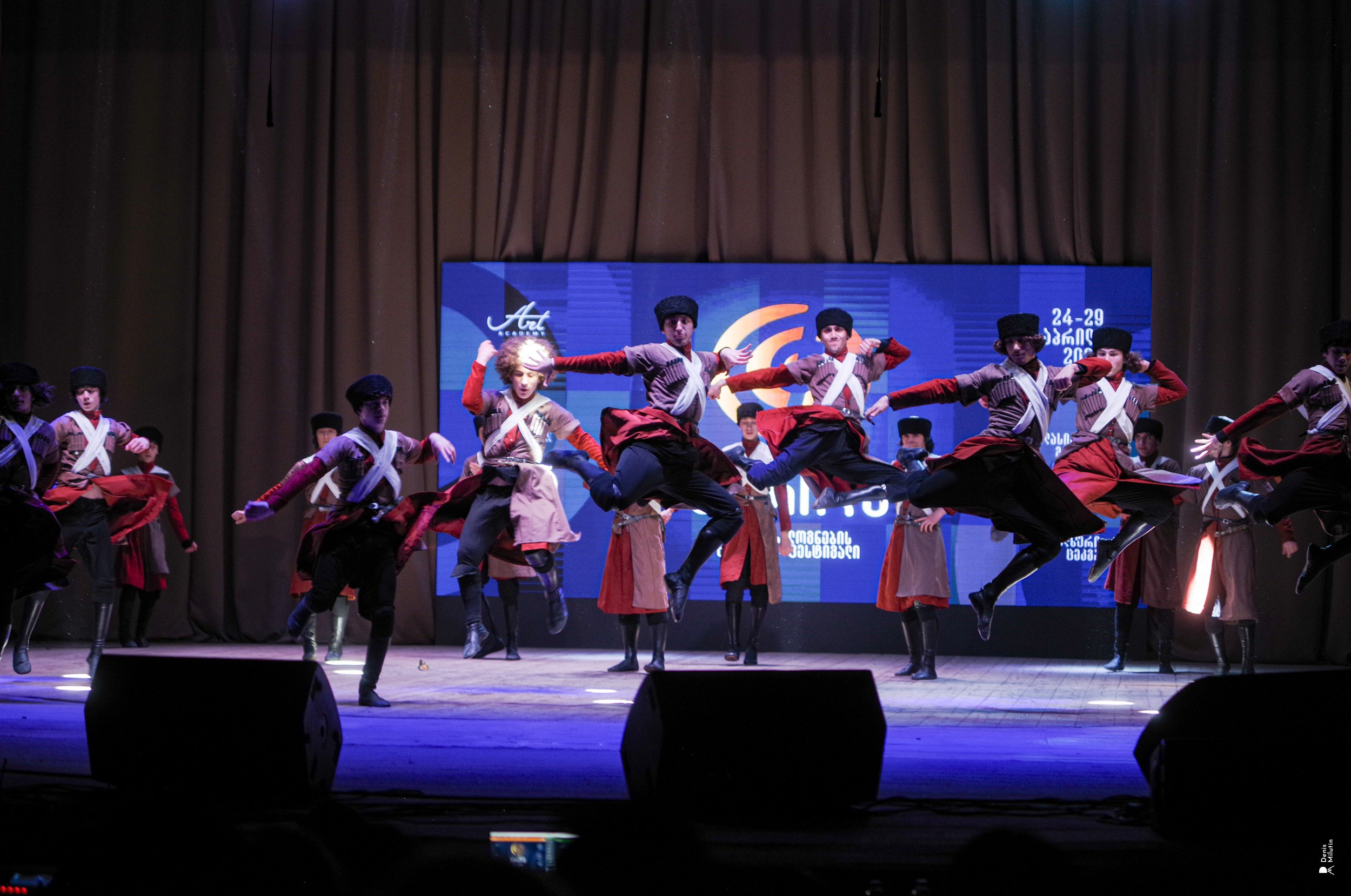 Танцы в Хоби. Портретный фотограф Денис Милютин