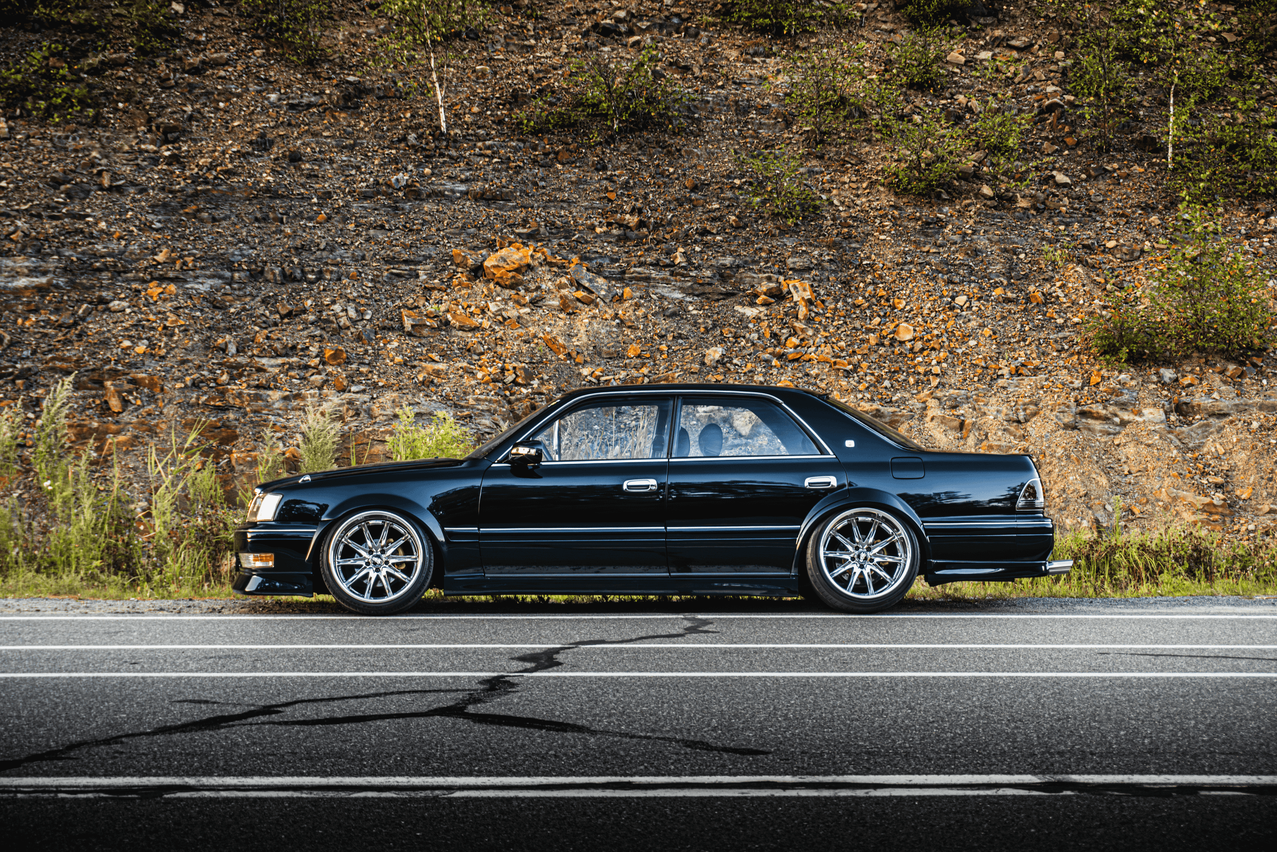 Toyota Crown S155: бриллиант в стенс-короне Владивостока