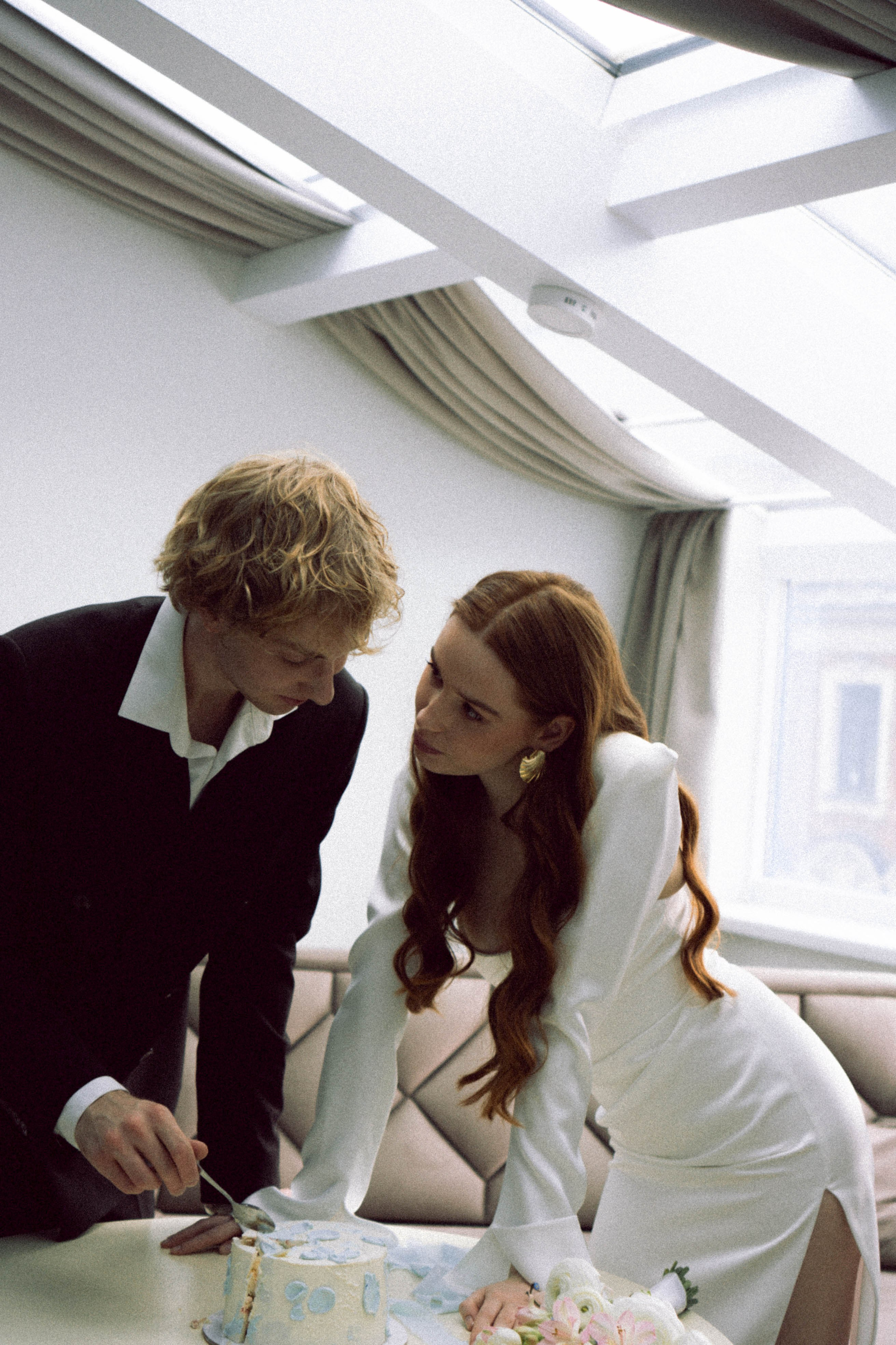 СВАДЕБНАЯ СЬЕМКА В ОТЕЛЕ. СБОРЫ ЖЕНИХА И НЕВЕСТЫ И ТАКЖЕ ТОР И ПОДГОТОВКА К ПРОГУЛКЕ. Профессиональный фотограф, Санкт-Петербург — Виктория Богомолова