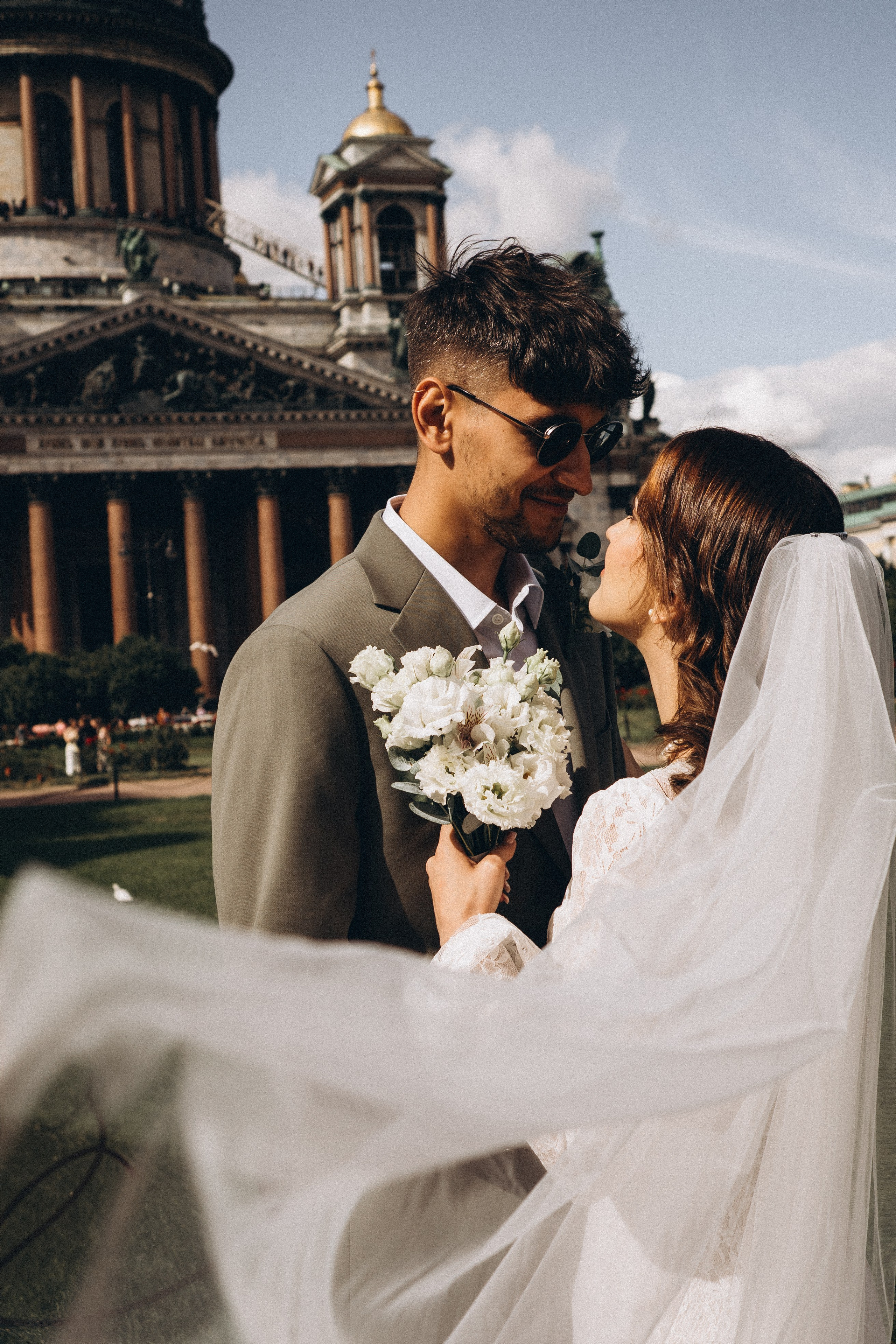 СВАДЕБНАЯ ПРОГУЛКА ВОЗЕ ИСАИКЕВСКОГО СОБОРА АСТОРИИ И ЗАКОНОДАЛЕТНОГО СОБРАНИЯ. Профессиональный фотограф, Санкт-Петербург — Виктория Богомолова