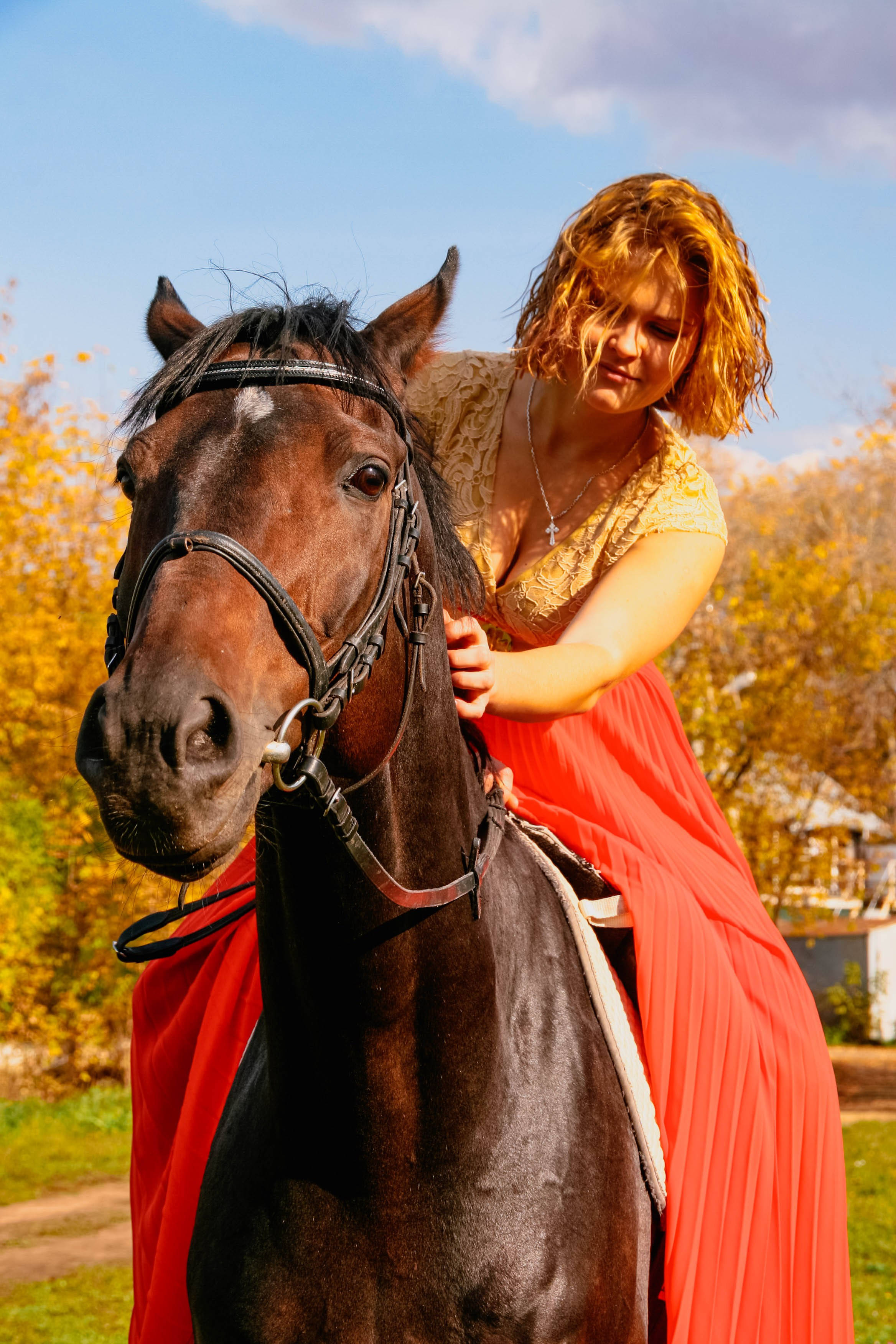 Алёна и Даша на лошади. Фотограф Пермь. Фотосессия в фотостудии Перми и на свежем воздухе