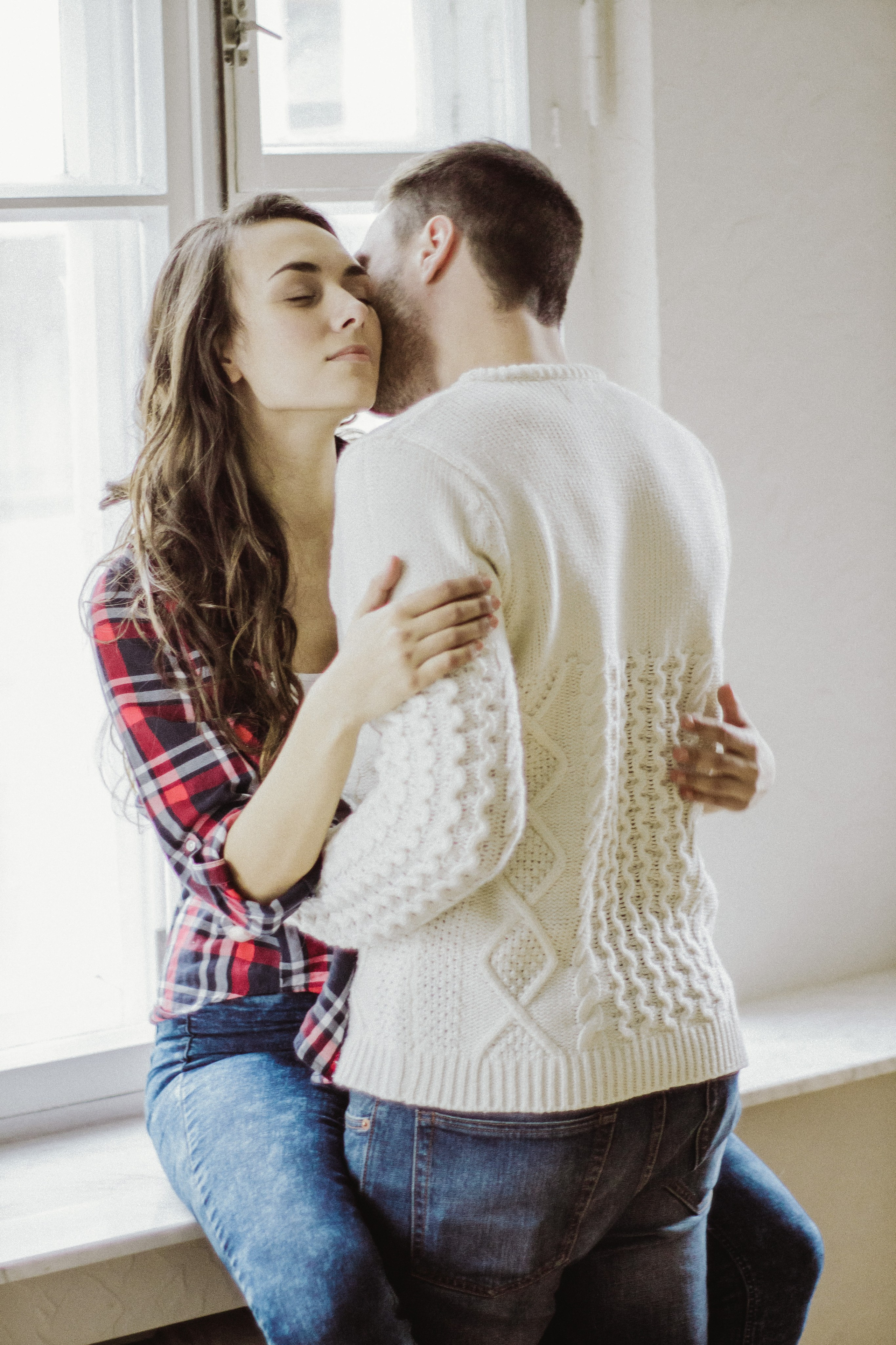 Уютная зимняя фотосессия для двоих дома