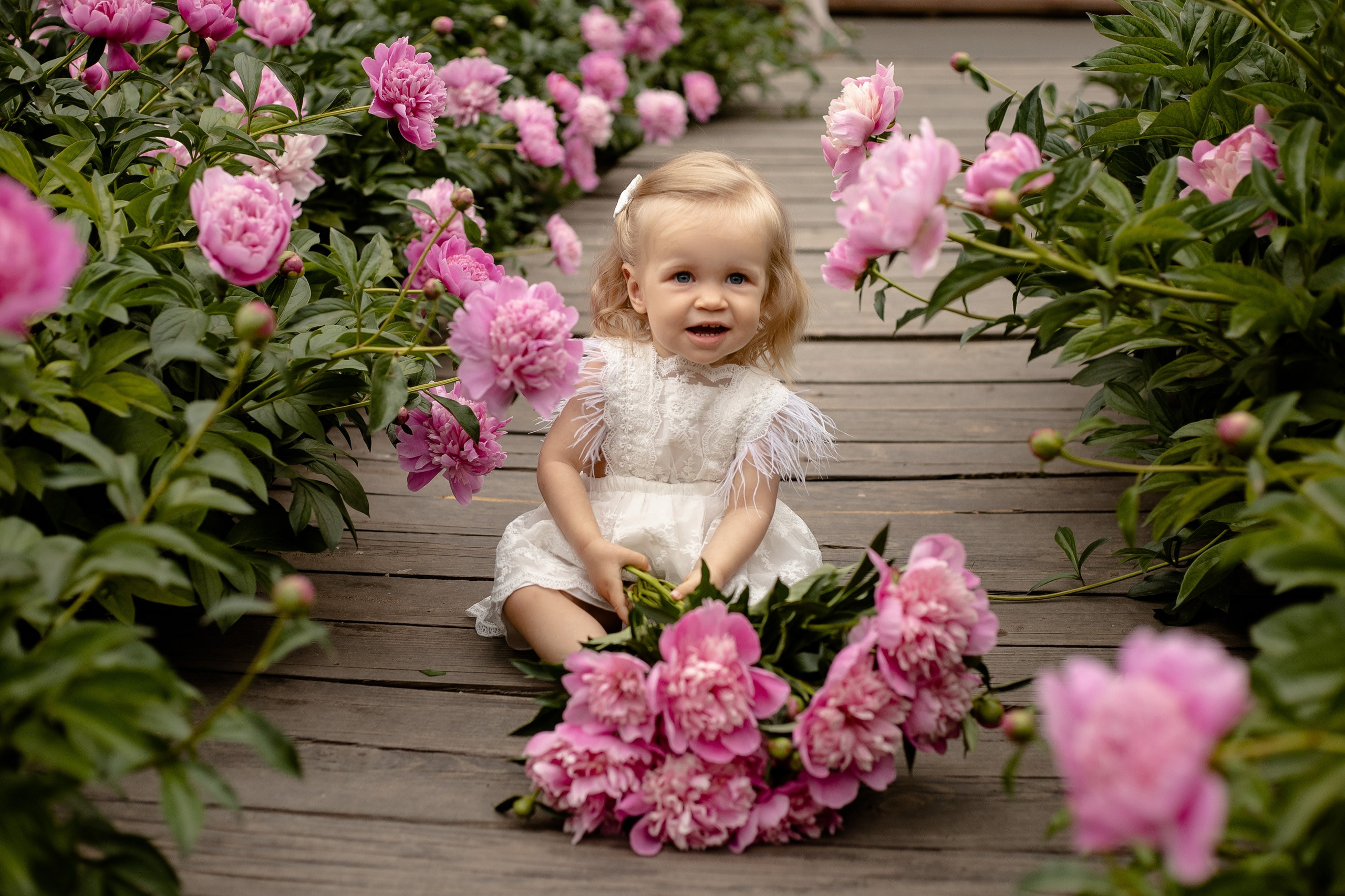 Пионовая история с Евой🌸. Семейный фотограф в Саратове Элоиза Ляпина
