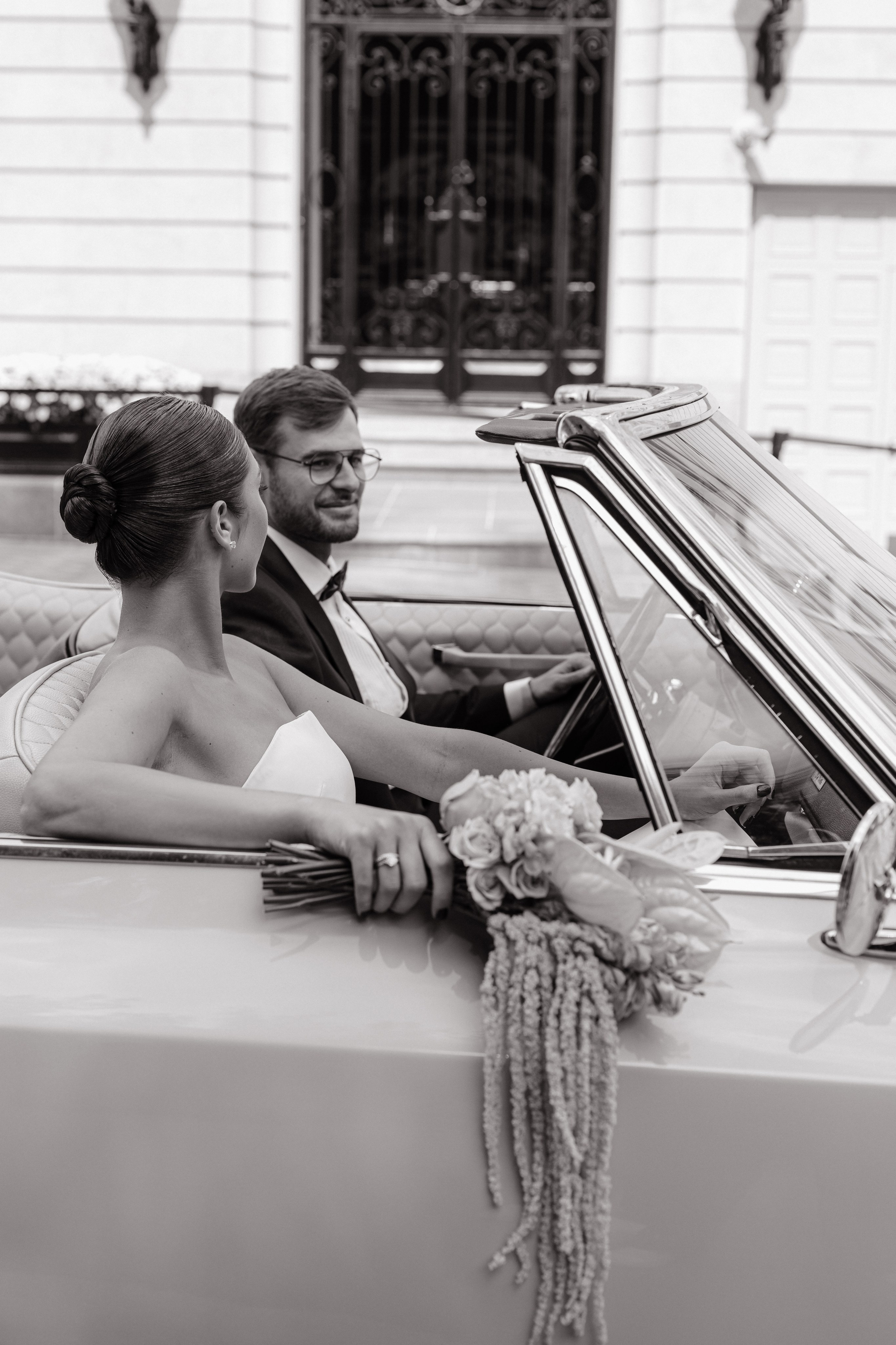 Фотосессия с кабриолетом в Москве свадебная. Свадебный фотограф Москва. Фотограф в Москве Валерия Рожкова