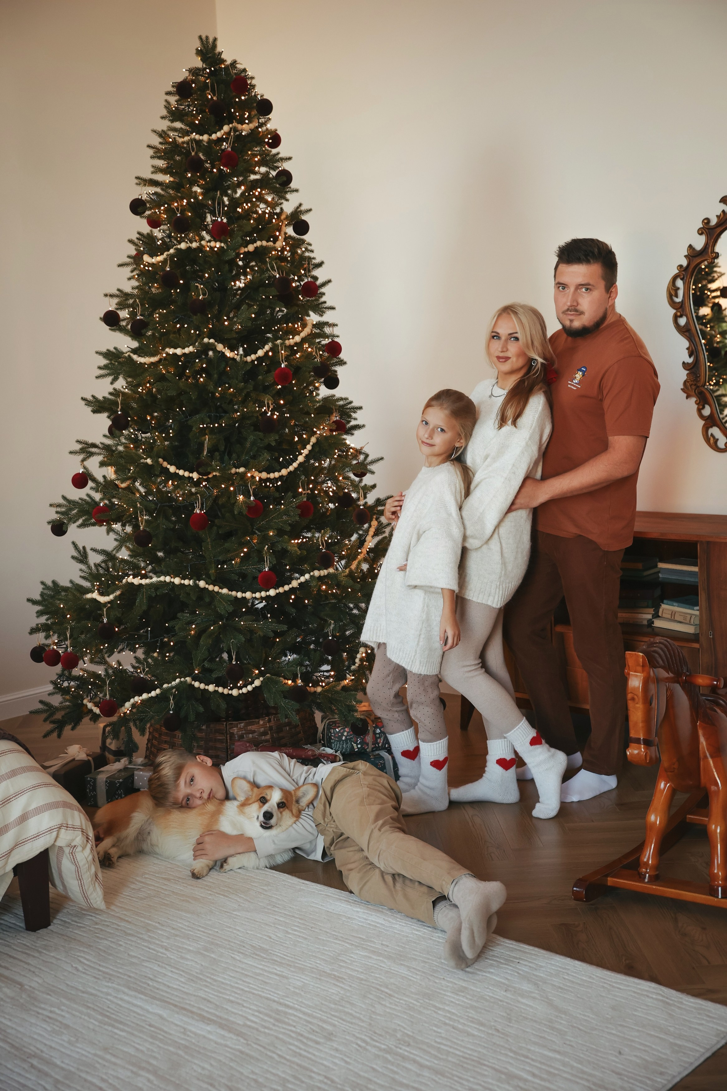 Новогодняя фотосессия во Владимире съемка на новый год фотосессия в студии фотограф во Владимире фотограф в Москве корги. Фотограф Владимир Москва