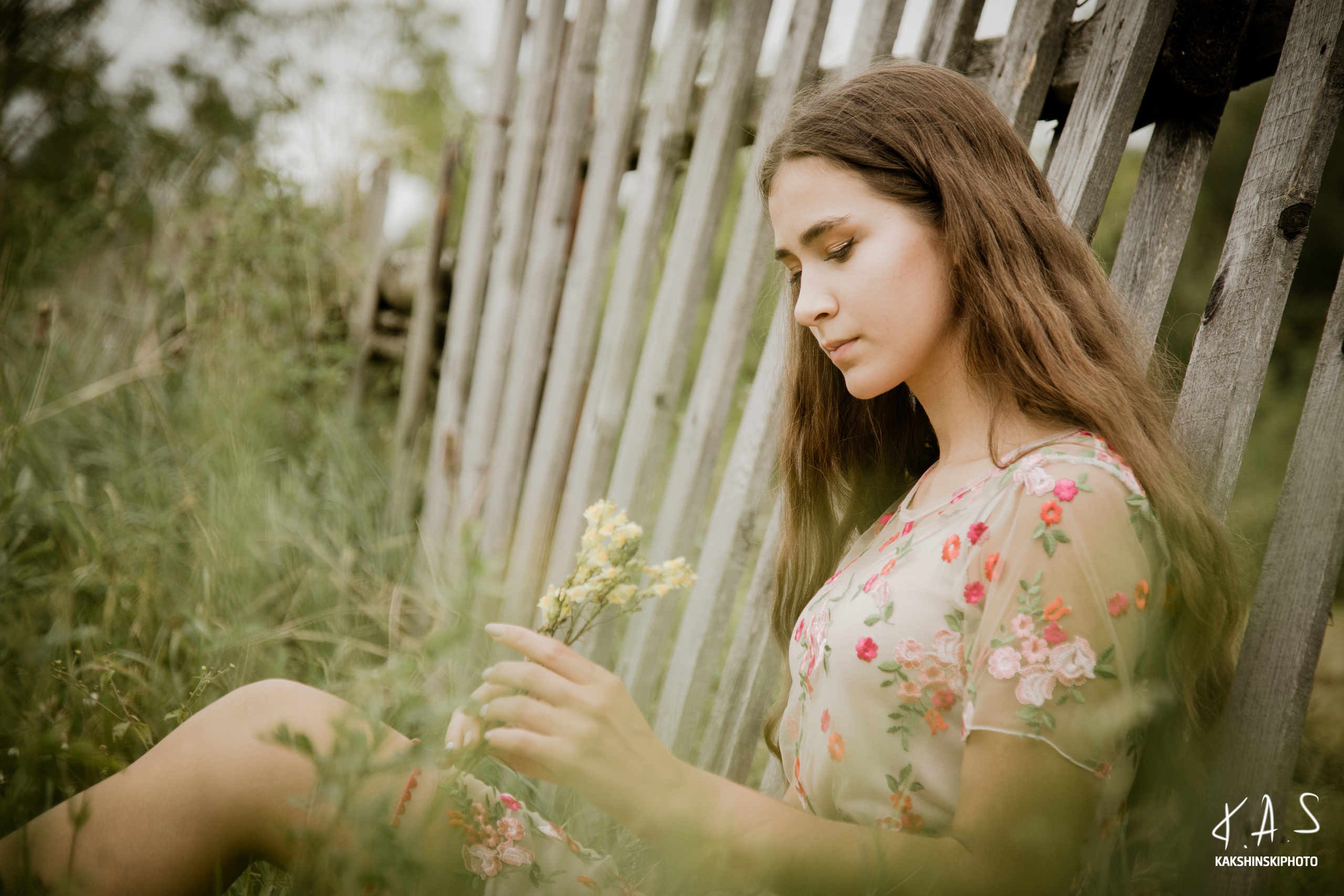 Девушки у реки. Фотография и видеосъёмка