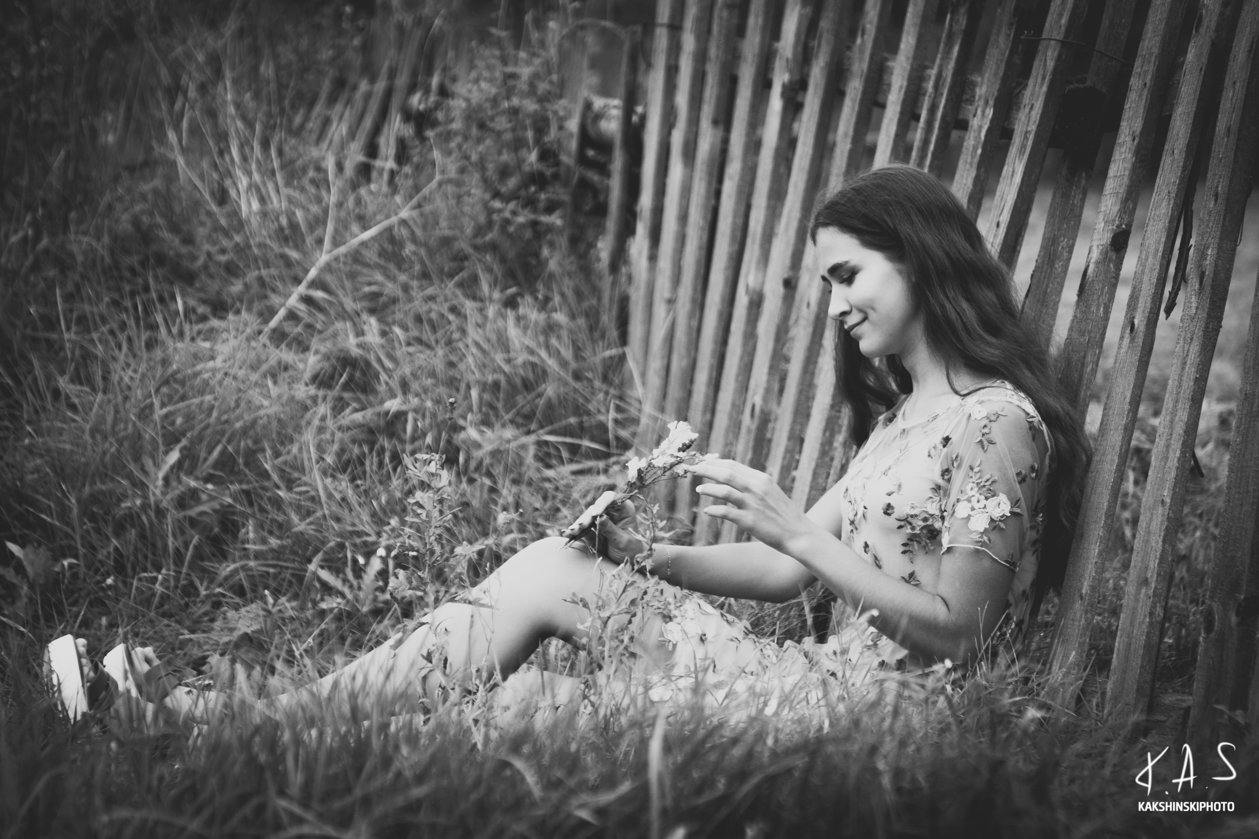 Девушки у реки. Фотография и видеосъёмка