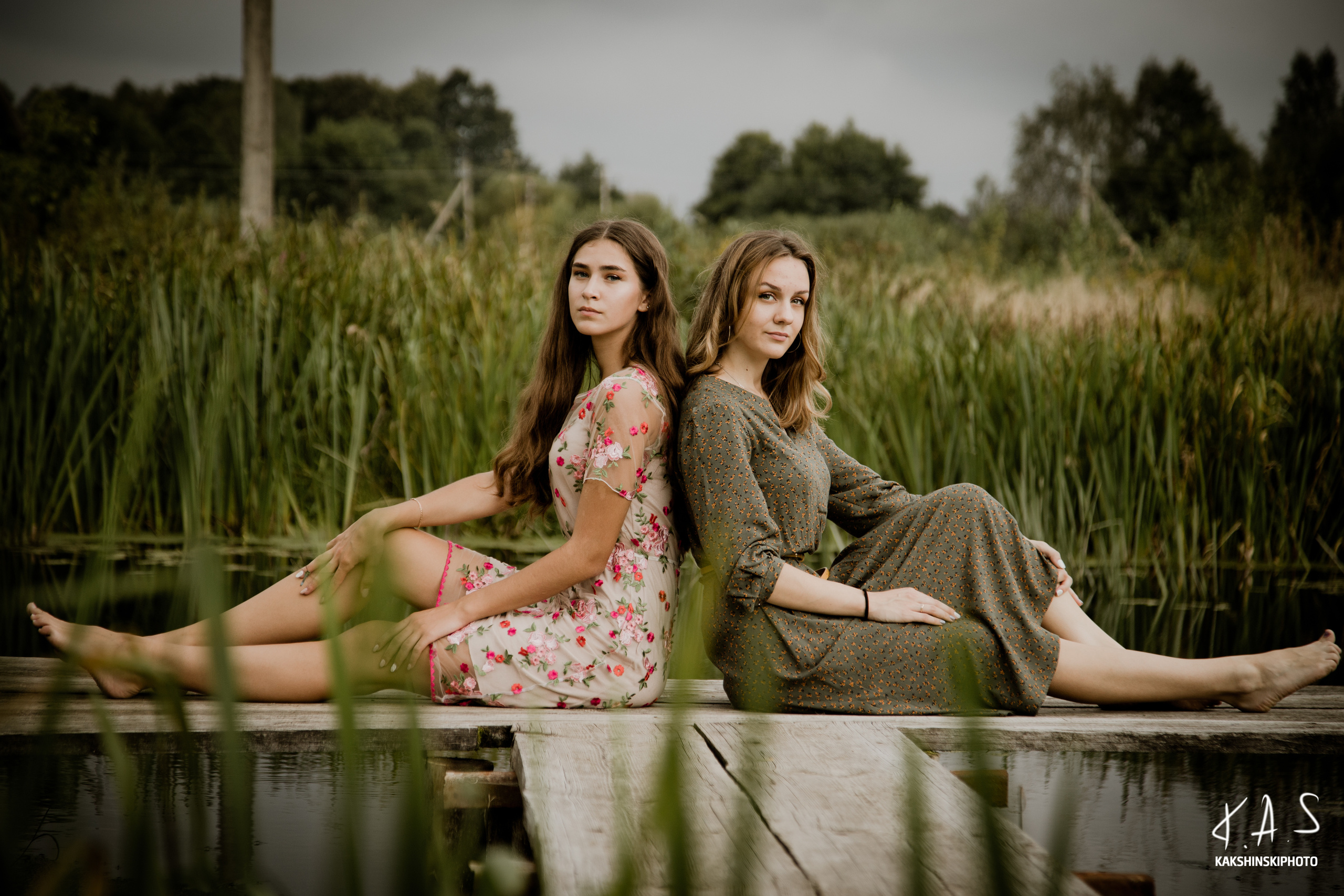 Девушки у реки. Фотография и видеосъёмка