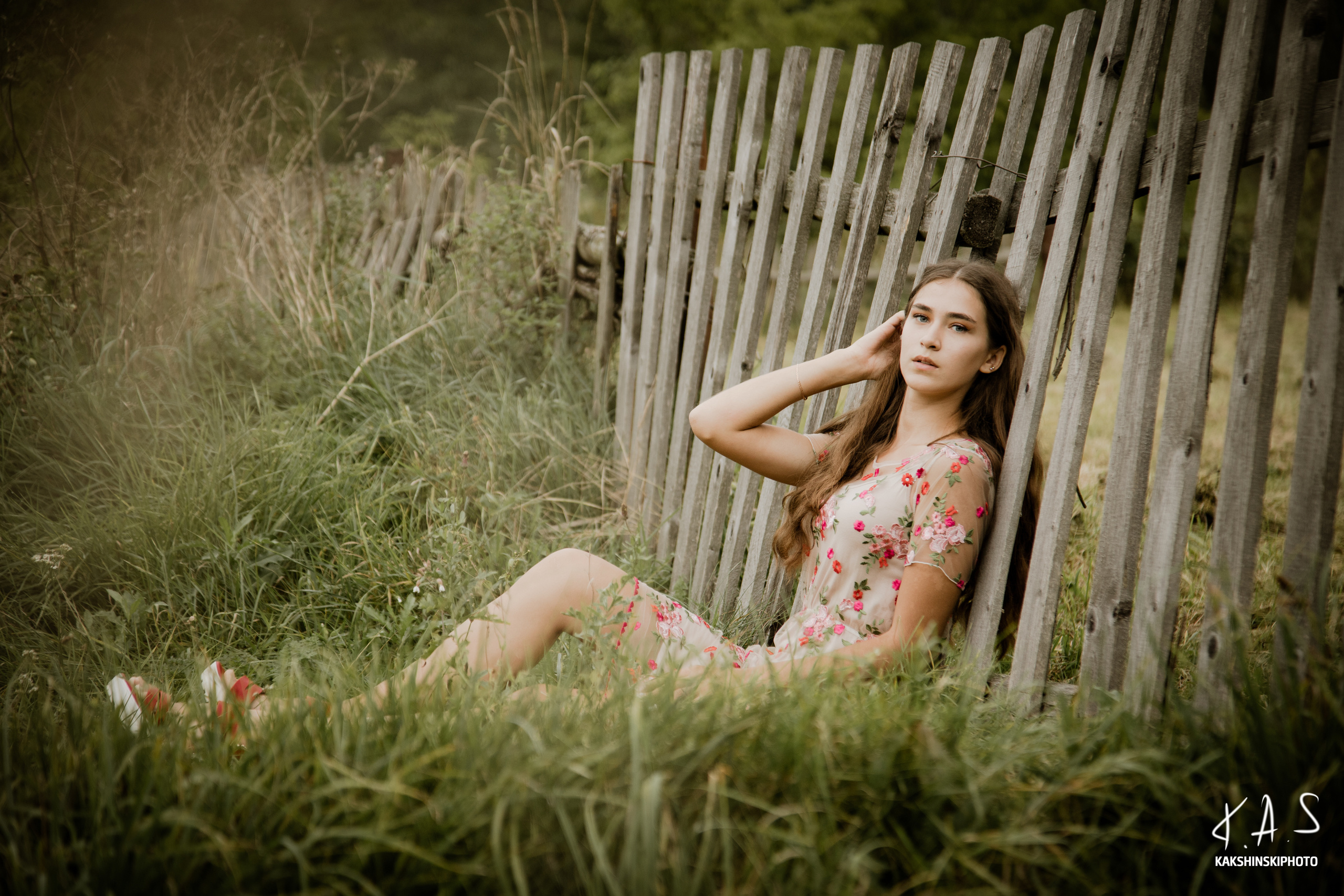 Девушки у реки. Фотография и видеосъёмка