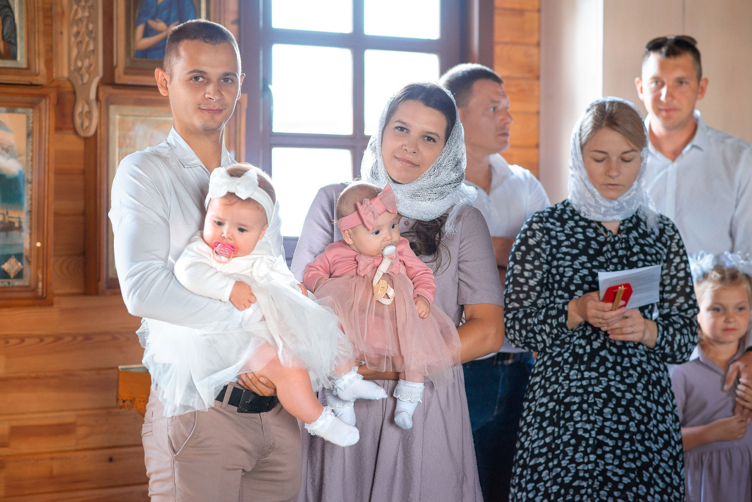 Крещение сестрички хр. Николая Японского. Семейный фотограф на выписку из роддома и крещение Минск Настя Гришук