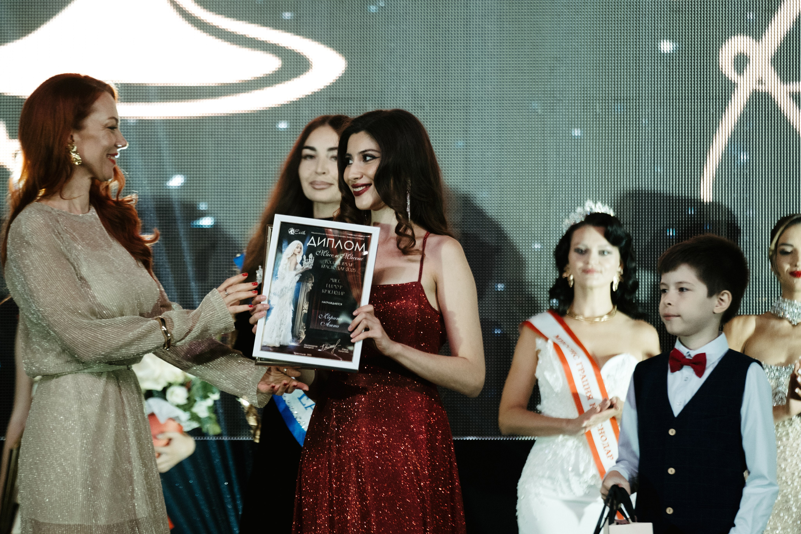 Мисс и Миссис Россия Земли Краснодар 2025 программа. Свадебный и репортажной фотограф Денис Ожигин в Краснодаре и Краснодарском крае