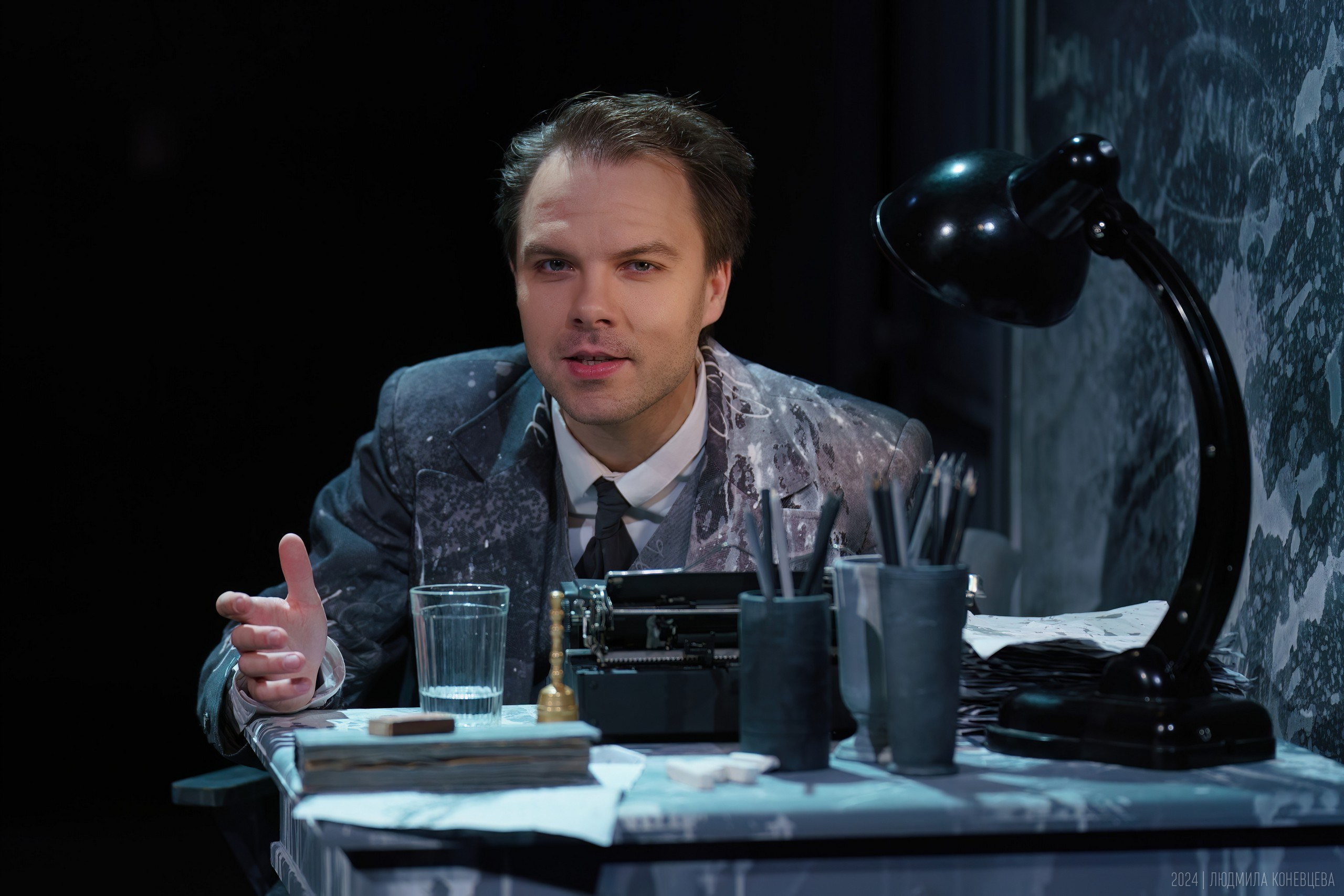 «Свет­лые души, или О том, как на­пи­сать рас­сказ», режиссер Михаил Крылов, Мастерская Петра Фоменко. Театральная фотография