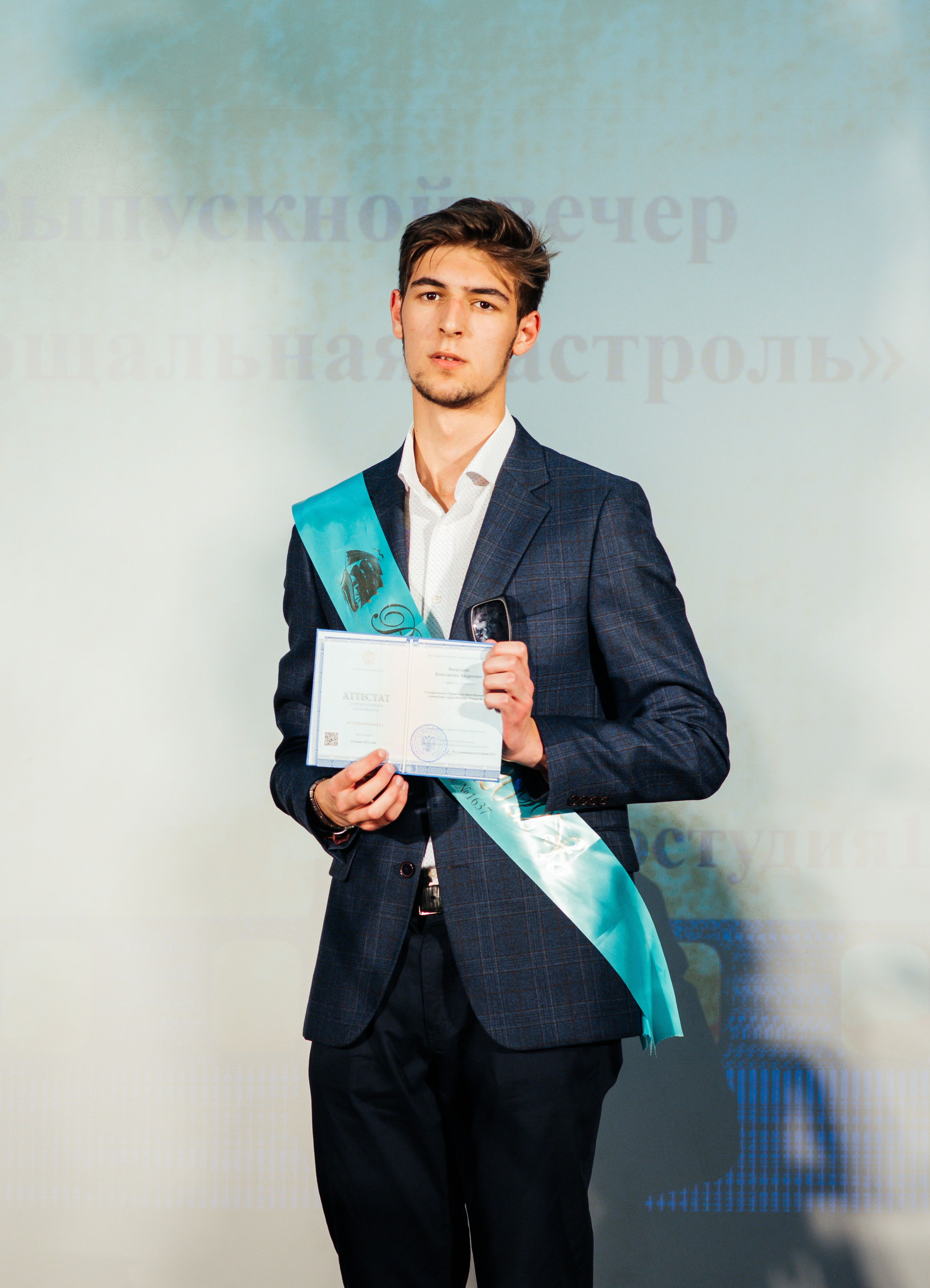 Вручение аттестатов. Выпускные альбомы в Подольске Москве и МО