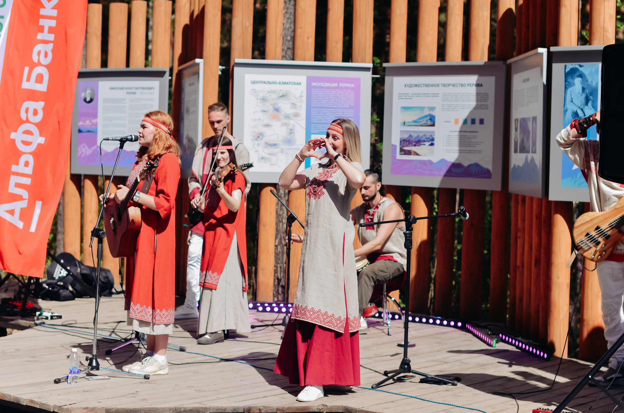 Фестиваль «Цветение Маральника на Алтае 2025». Фоторепортаж. Денисова Аля — фотограф для парных съемок и индивидуальных историй в Барнауле