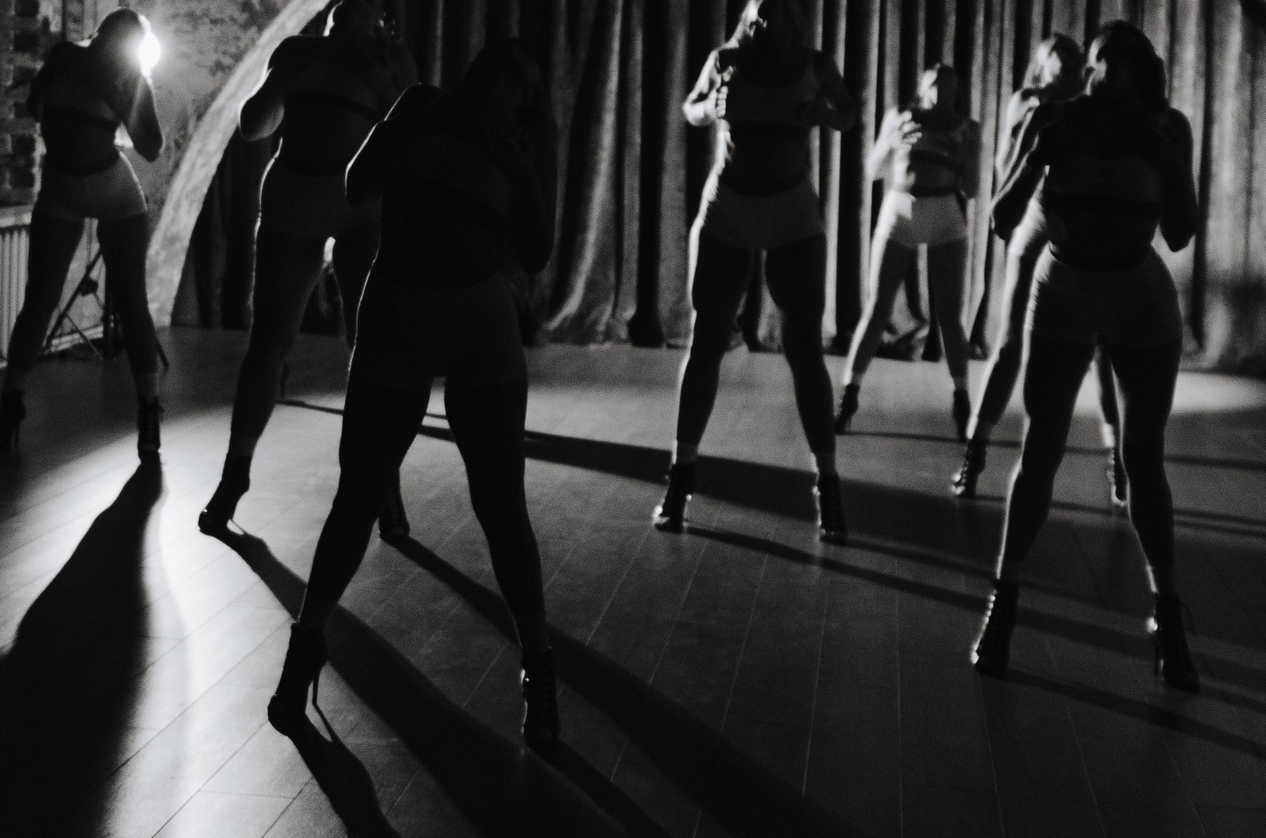 Фото-подглядки с видеосъемки танцевальной команды «Secret». Денисова Аля — фотограф для парных съемок и индивидуальных историй в Барнауле