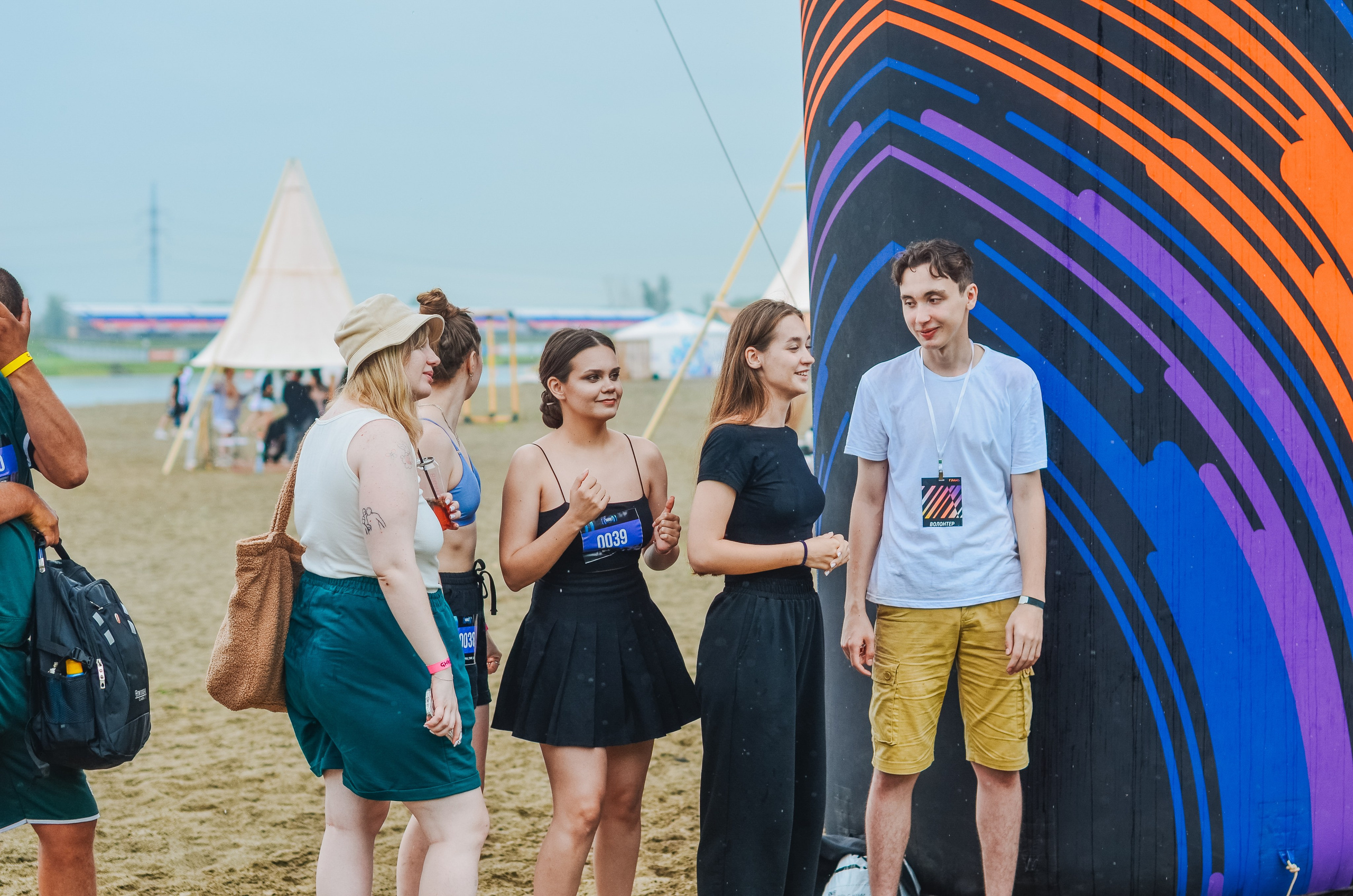 Фестиваль «Грань» 2025. Спортивная площадка. Денисова Аля — фотограф для парных съемок и индивидуальных историй в Барнауле