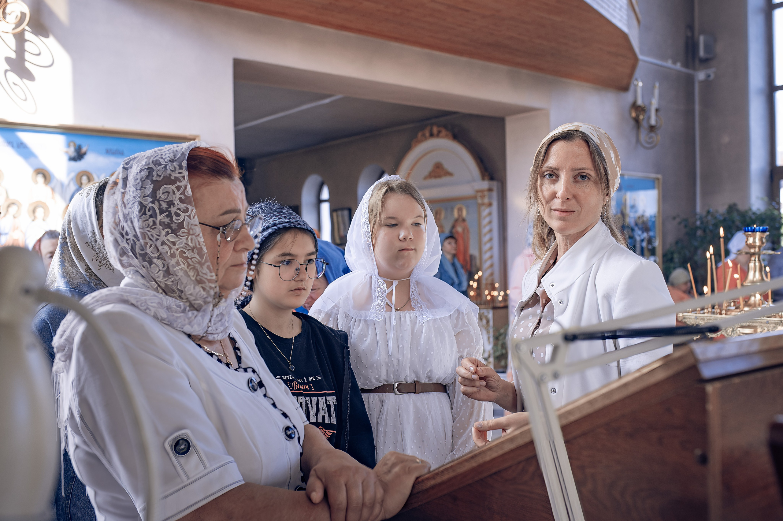 Воскресная служба в Рождественско-Николаевском храме. Фотографы крещения/венчания  Красноярск Татьяна и Вячеслав Переваловы