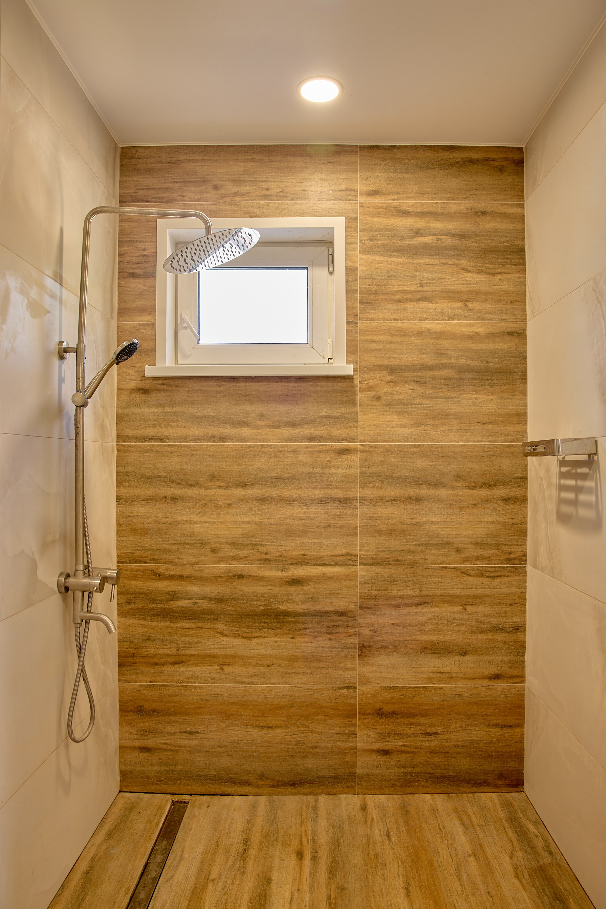 фото коммерческих помещений, фотосъемка танцевального зала, фотограф для риэлторов, съёмка кафе в Волжском, фотосъемка недвижимости Волгоградской области.